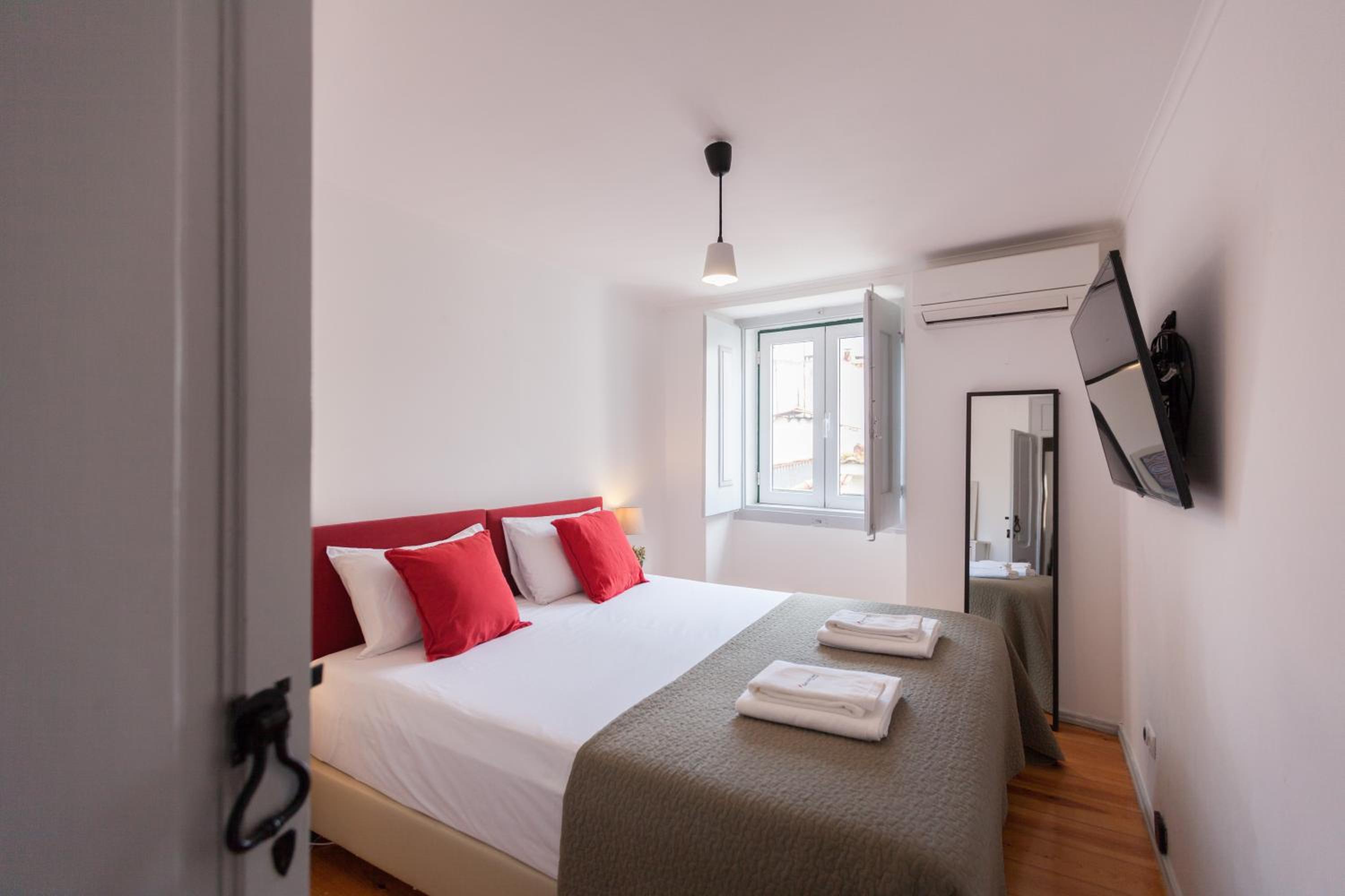 FLH Bairro Alto Bright Flat view 3
