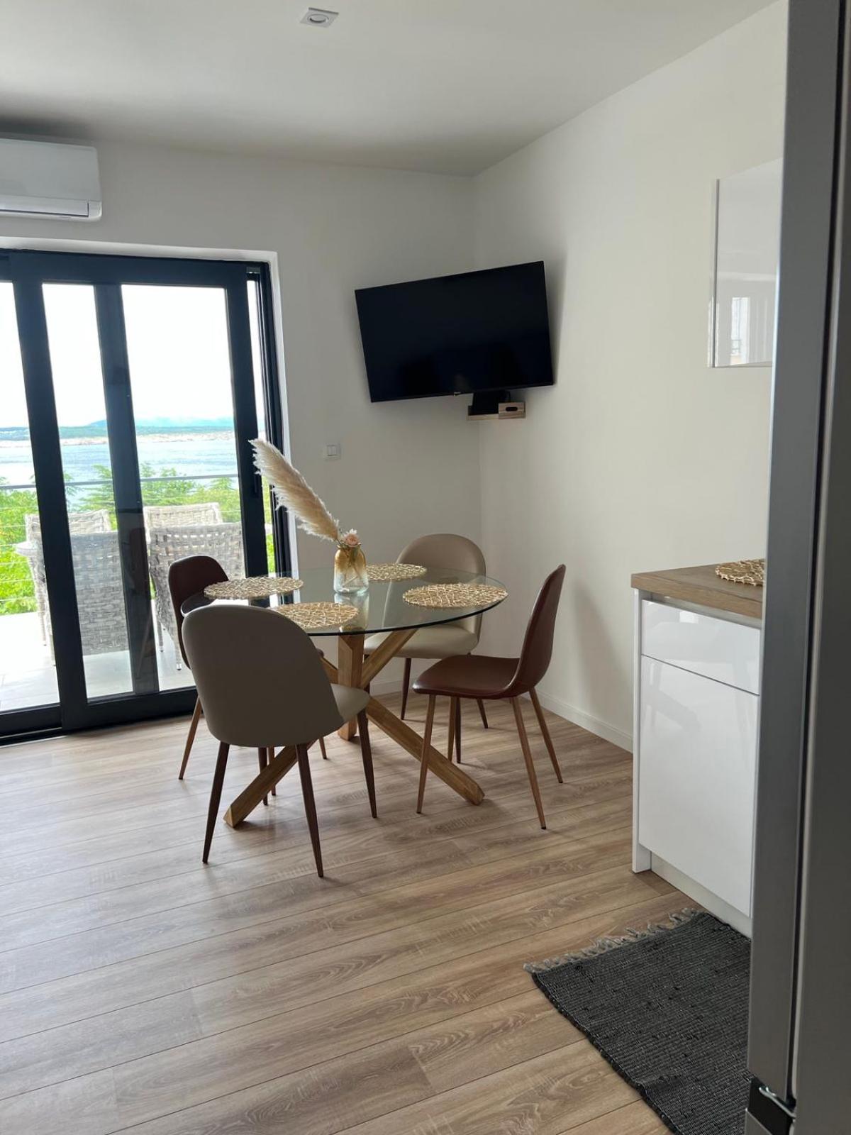 Apartments Suzzy en Dramalj — dining