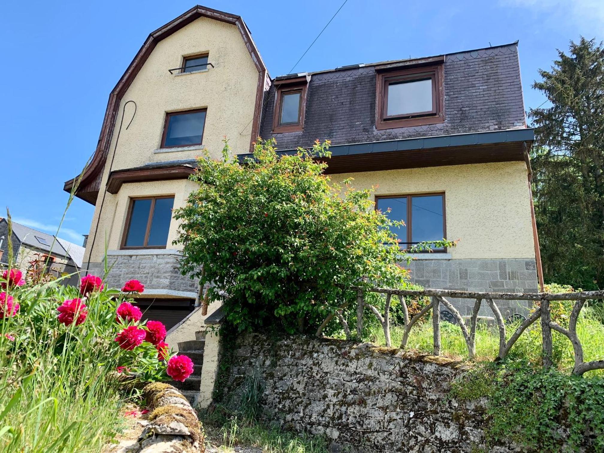 Gezellige villa met houtkachel, sauna en zonnige tuin