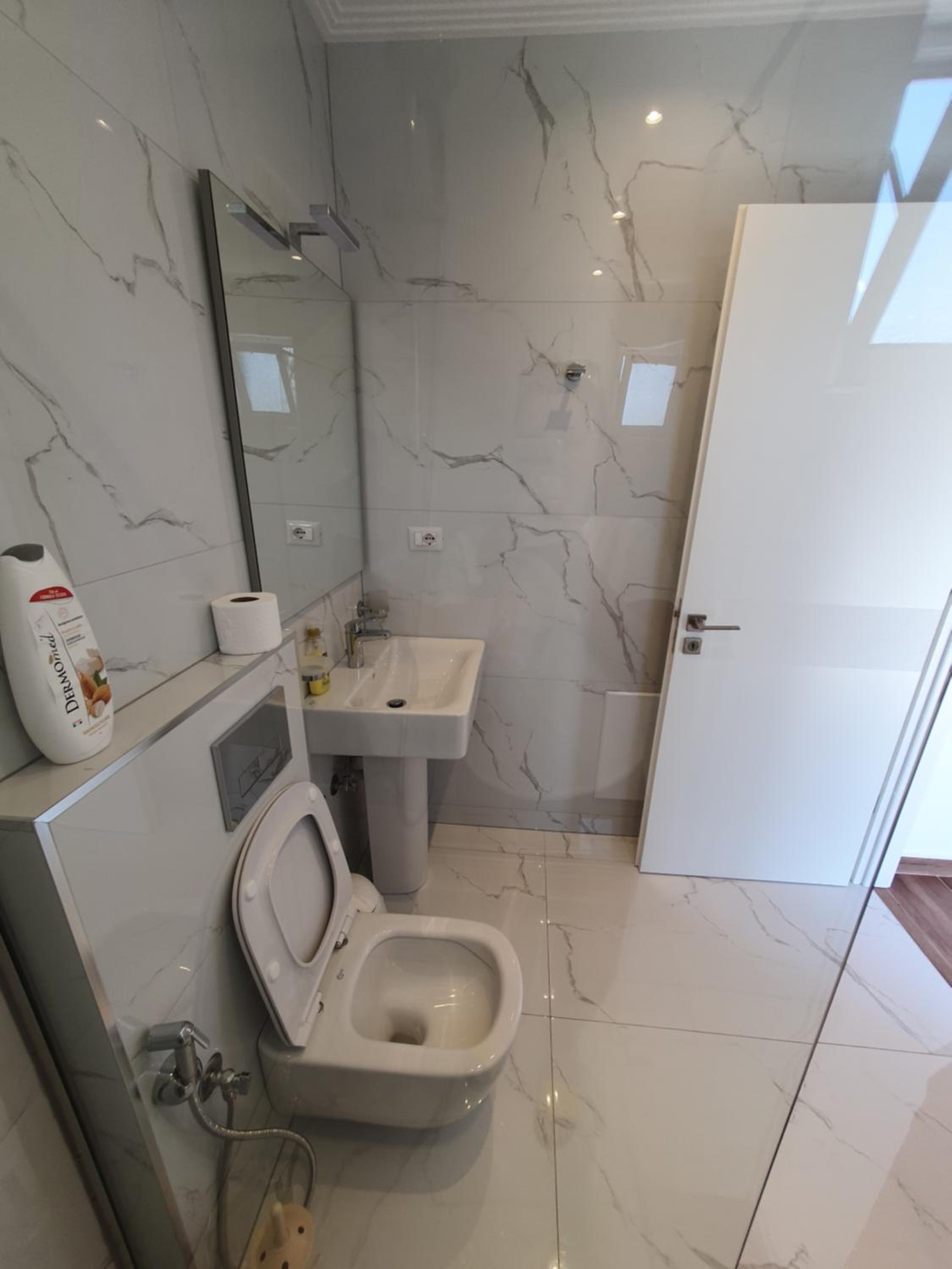 Klajdi Apartaments