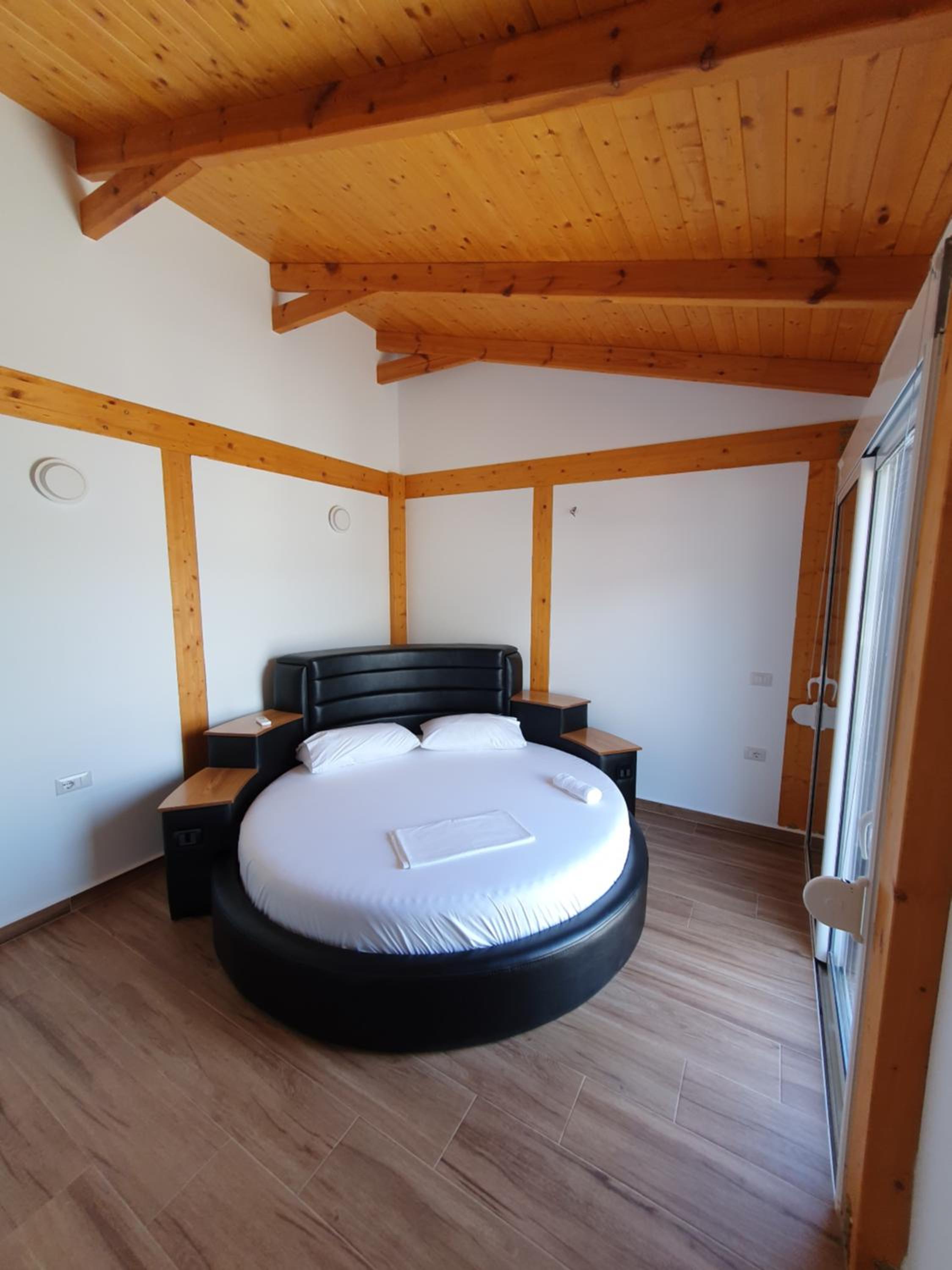 Klajdi Apartaments