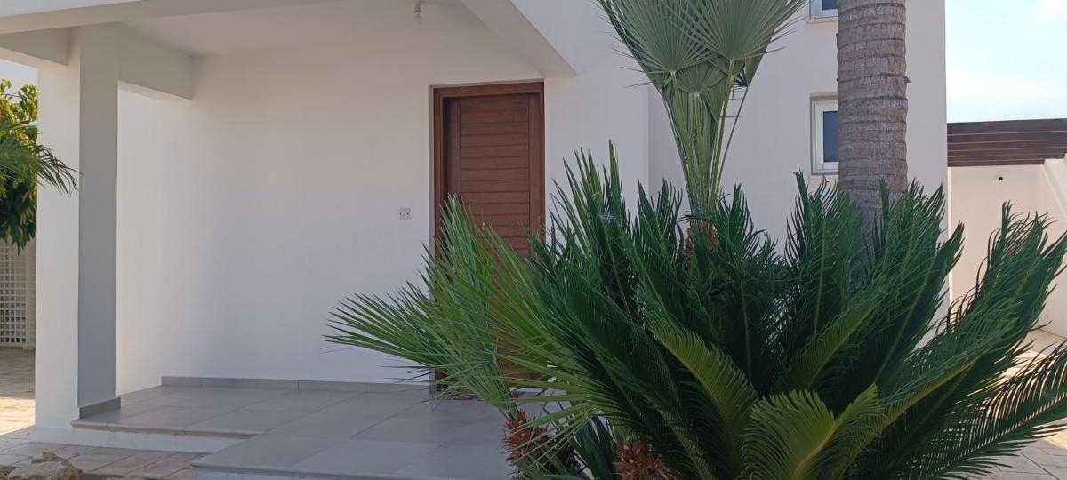 Colonial Villa 32 view 5