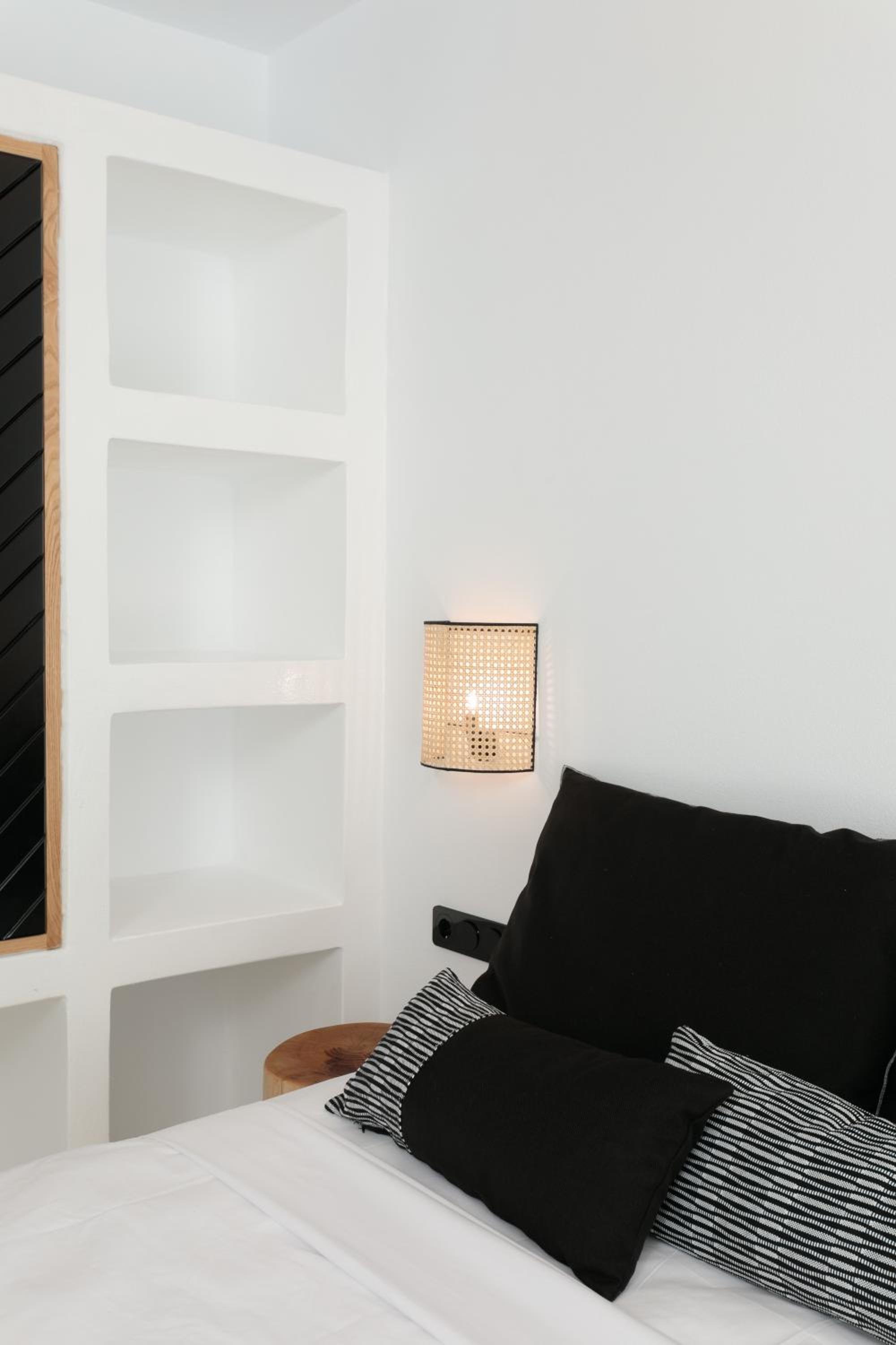 Naxos White Concept photo 2