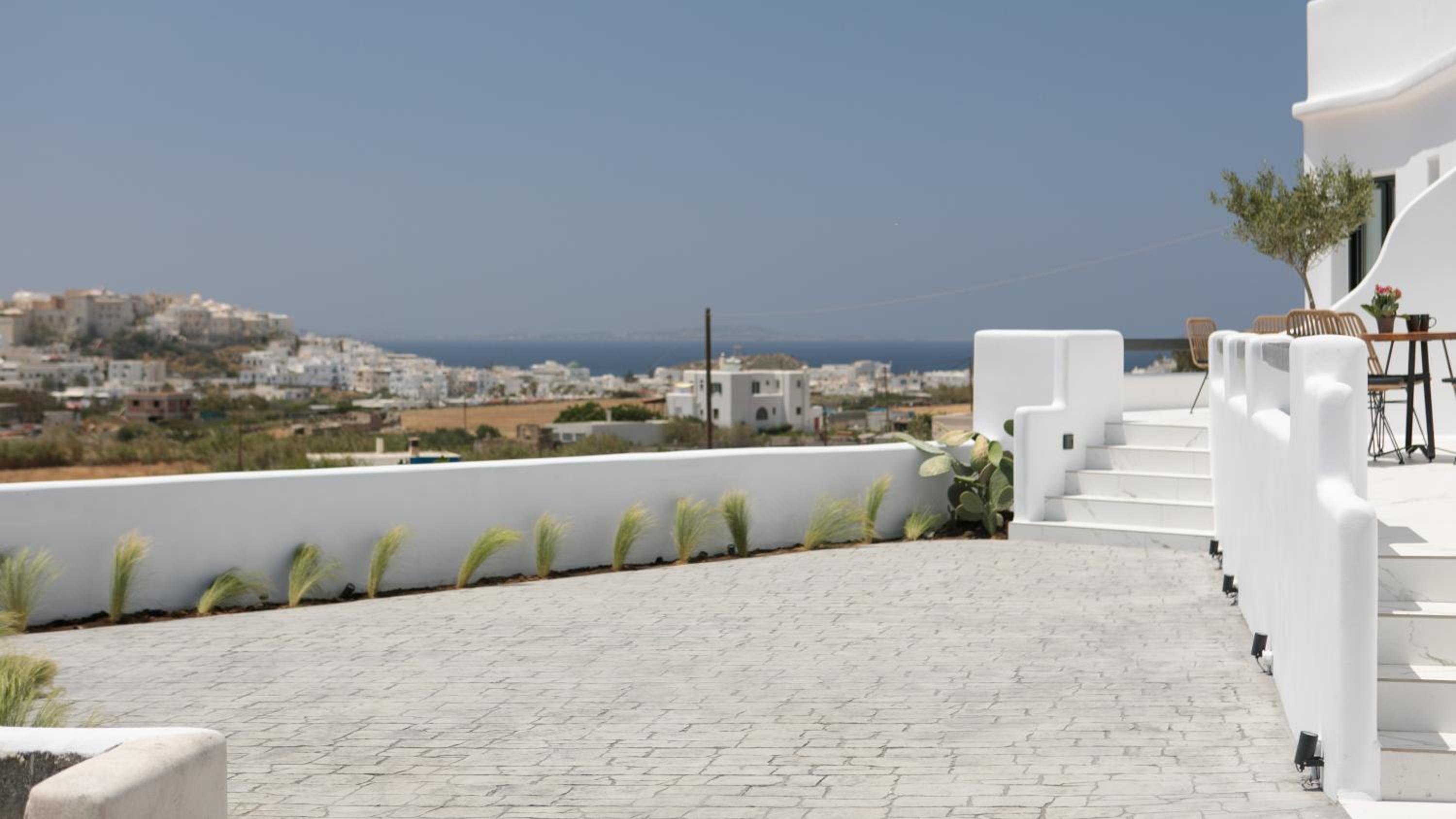 Naxos White Concept photo 4