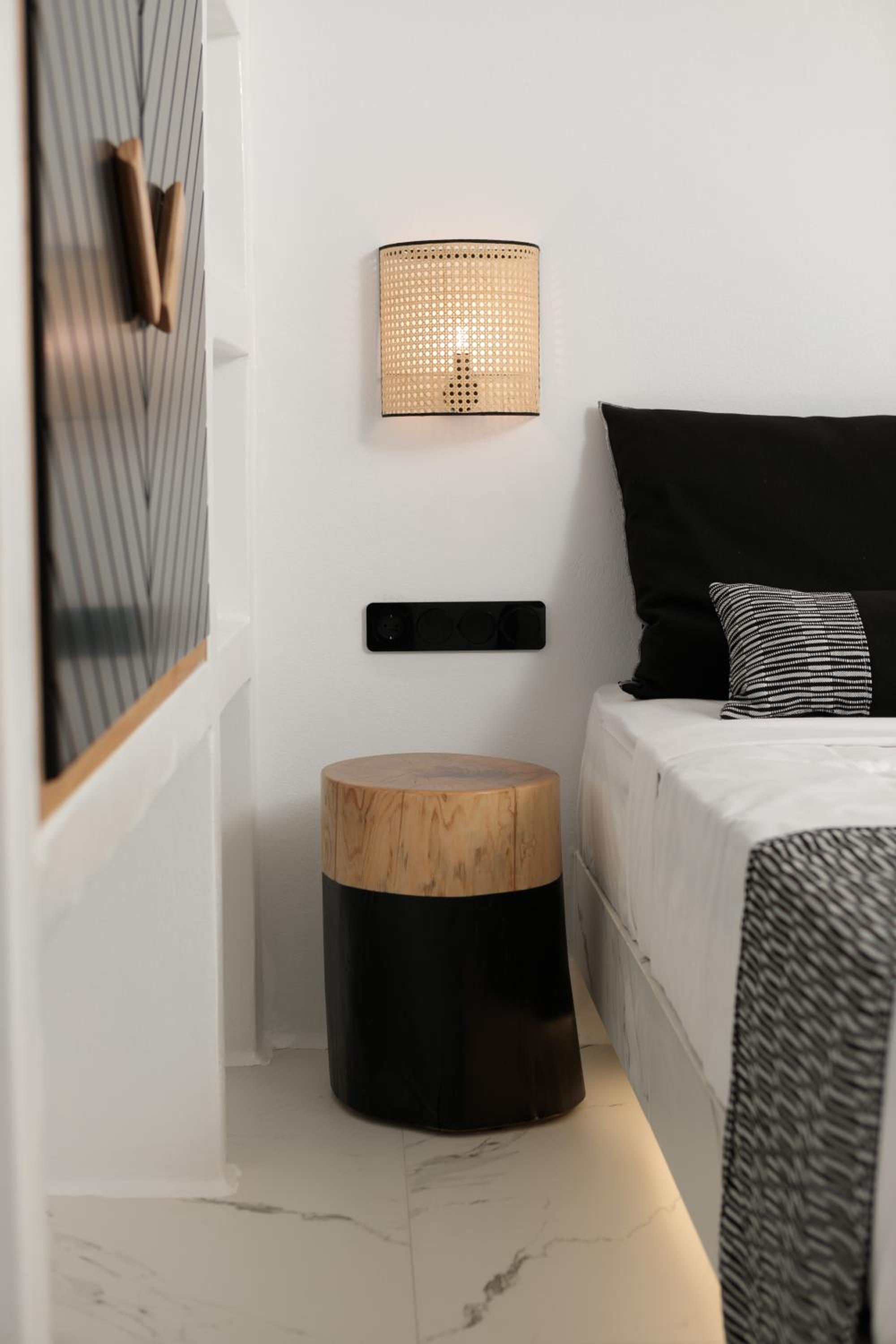 Naxos White Concept photo 3