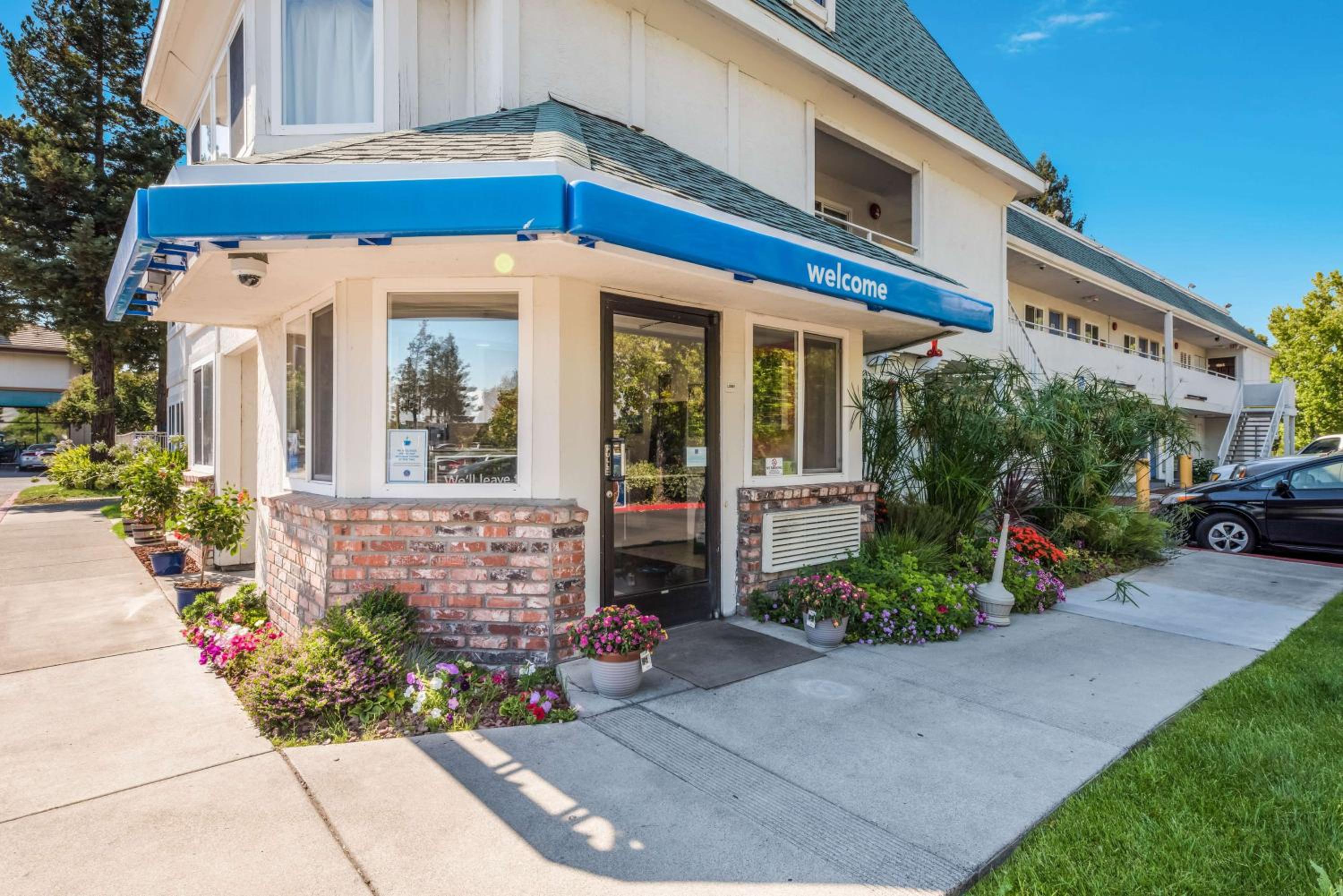 Rohnert Park Vacations - Motel 6-Rohnert Park, CA - Property Image 2