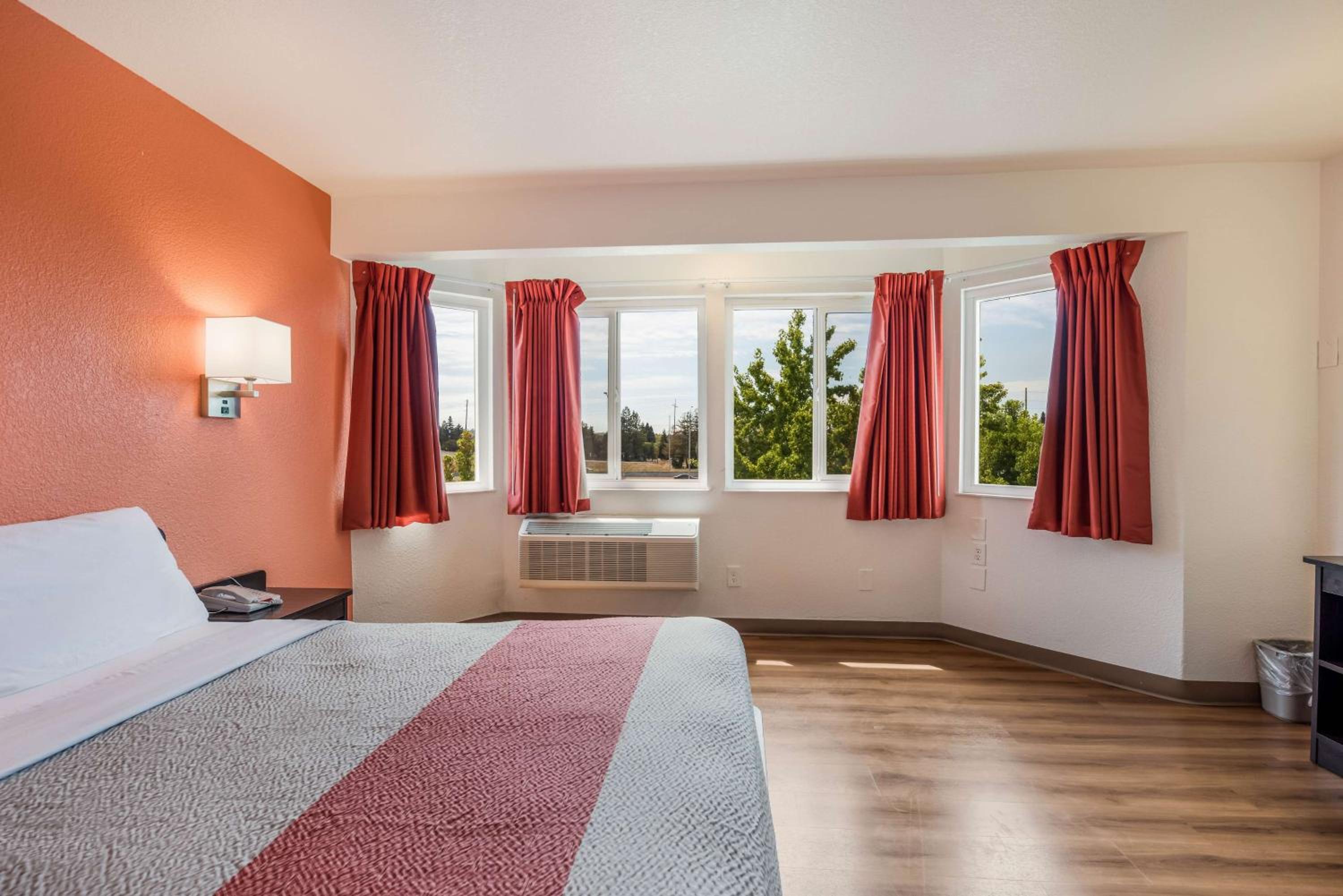 Rohnert Park Vacations - Motel 6-Rohnert Park, CA - Property Image 4
