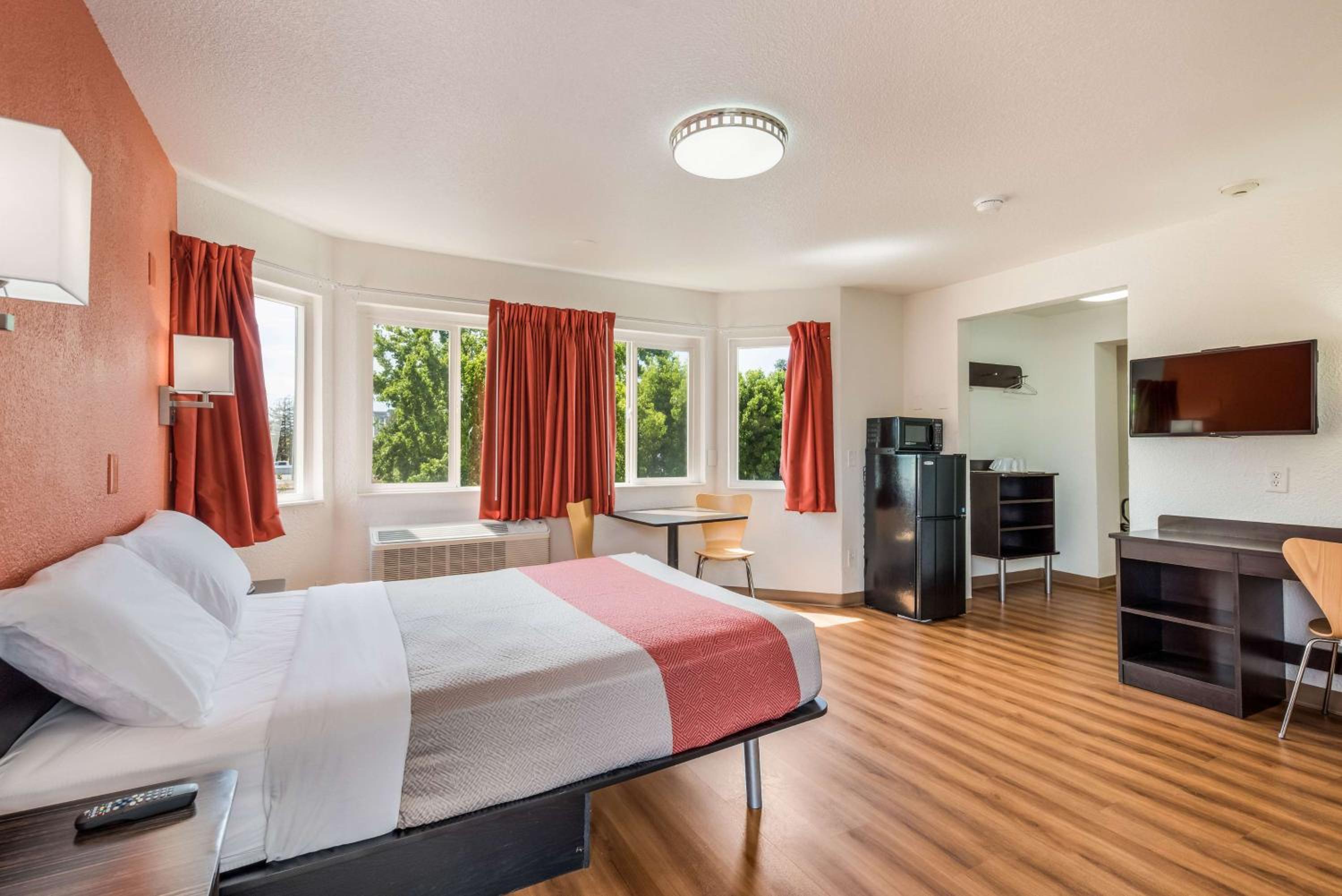 Rohnert Park Vacations - Motel 6-Rohnert Park, CA - Property Image 5