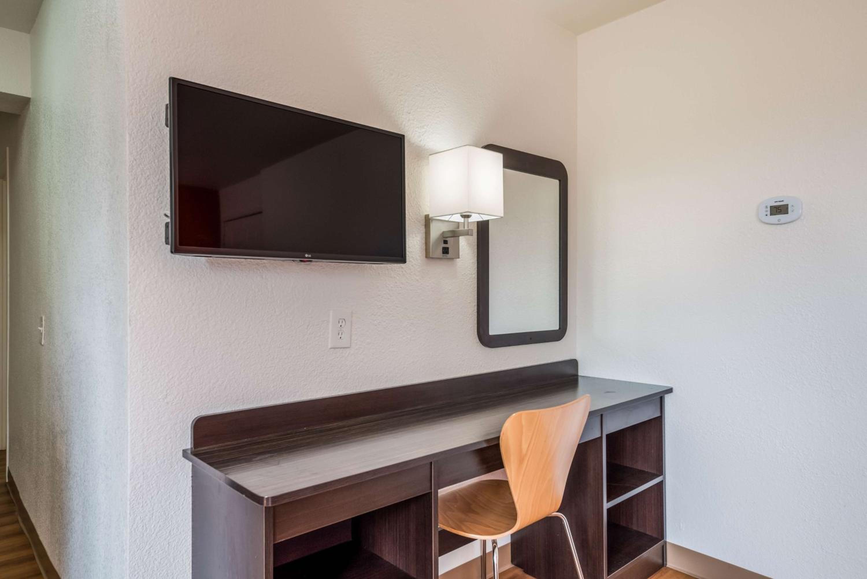 Rohnert Park Vacations - Motel 6-Rohnert Park, CA - Property Image 5