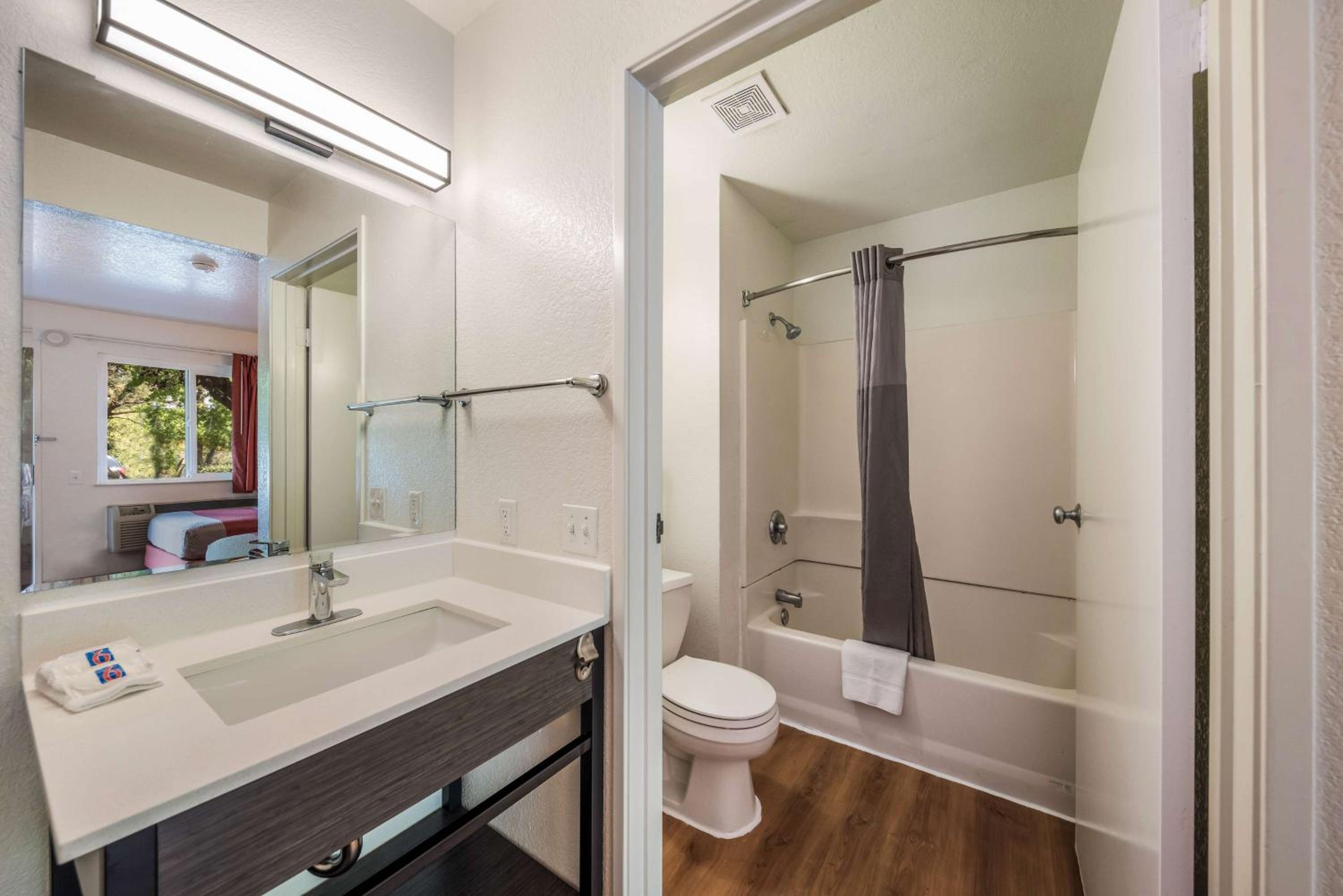 Rohnert Park Vacations - Motel 6-Rohnert Park, CA - Property Image 6