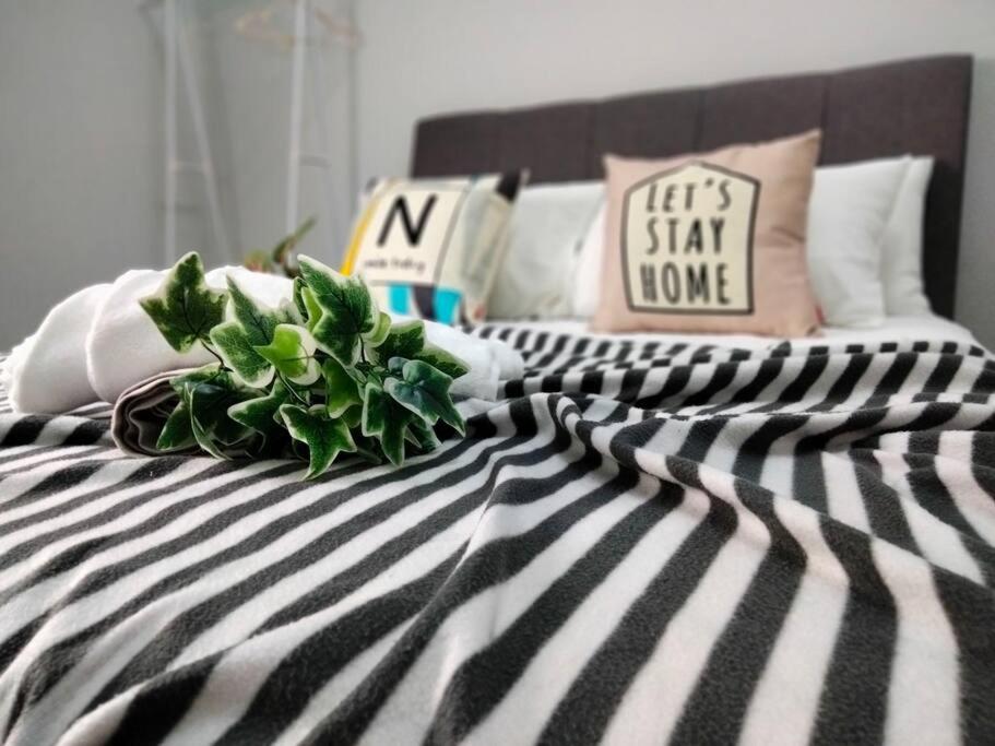 Homey 9pax 3BR MRT Cheras Tmn Suntex I HomeBrickz photo 2