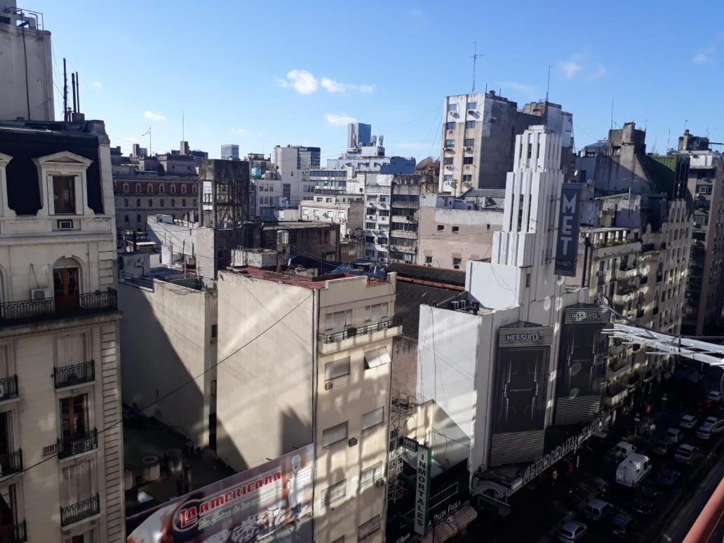 4 Ventanales sobre la Avenida Corrientes