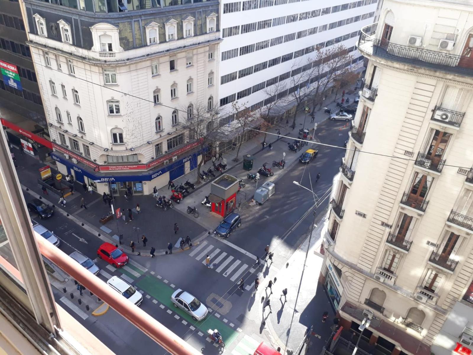 4 Ventanales sobre la Avenida Corrientes