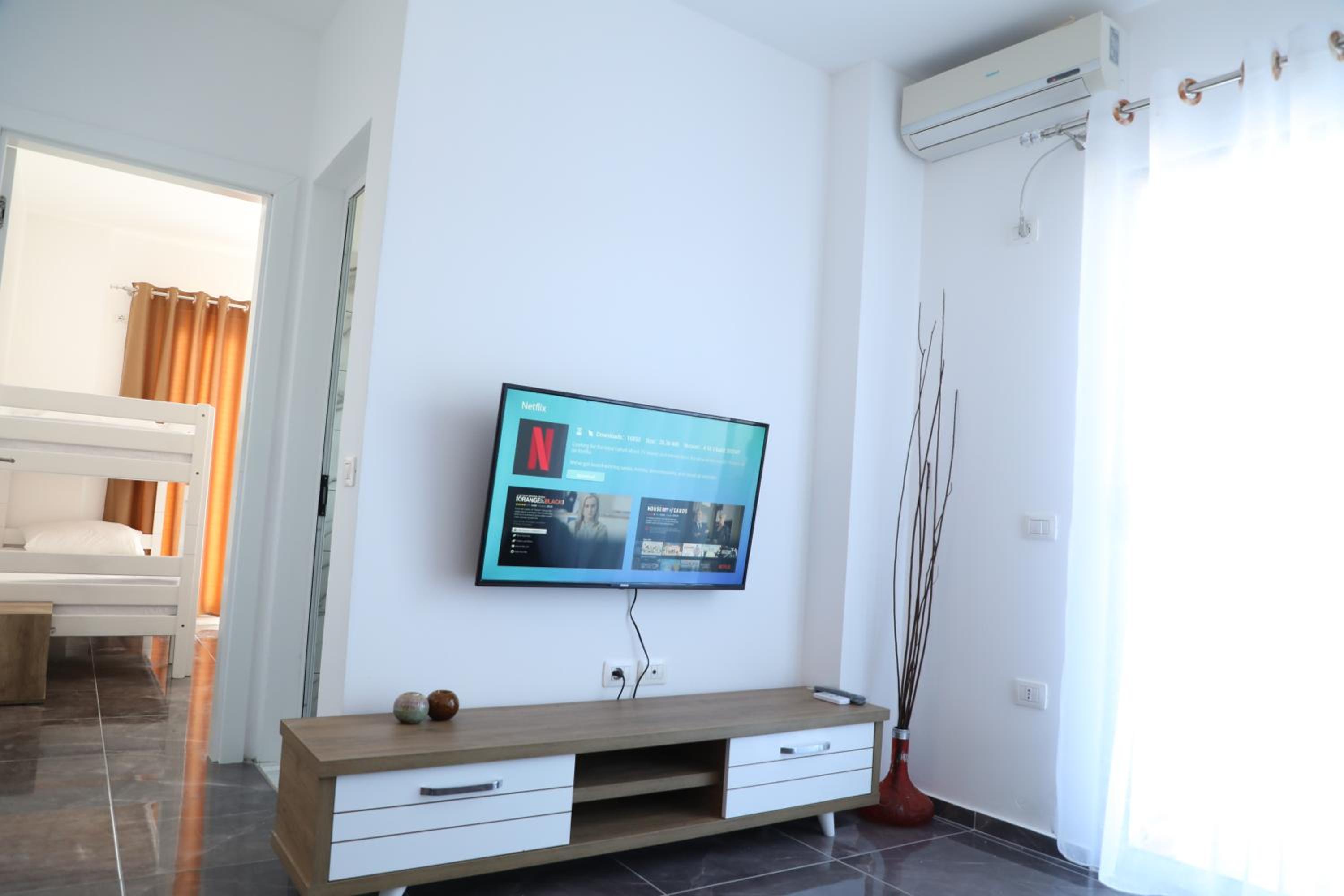 LUX3 Seaview & 43' TV Netflix