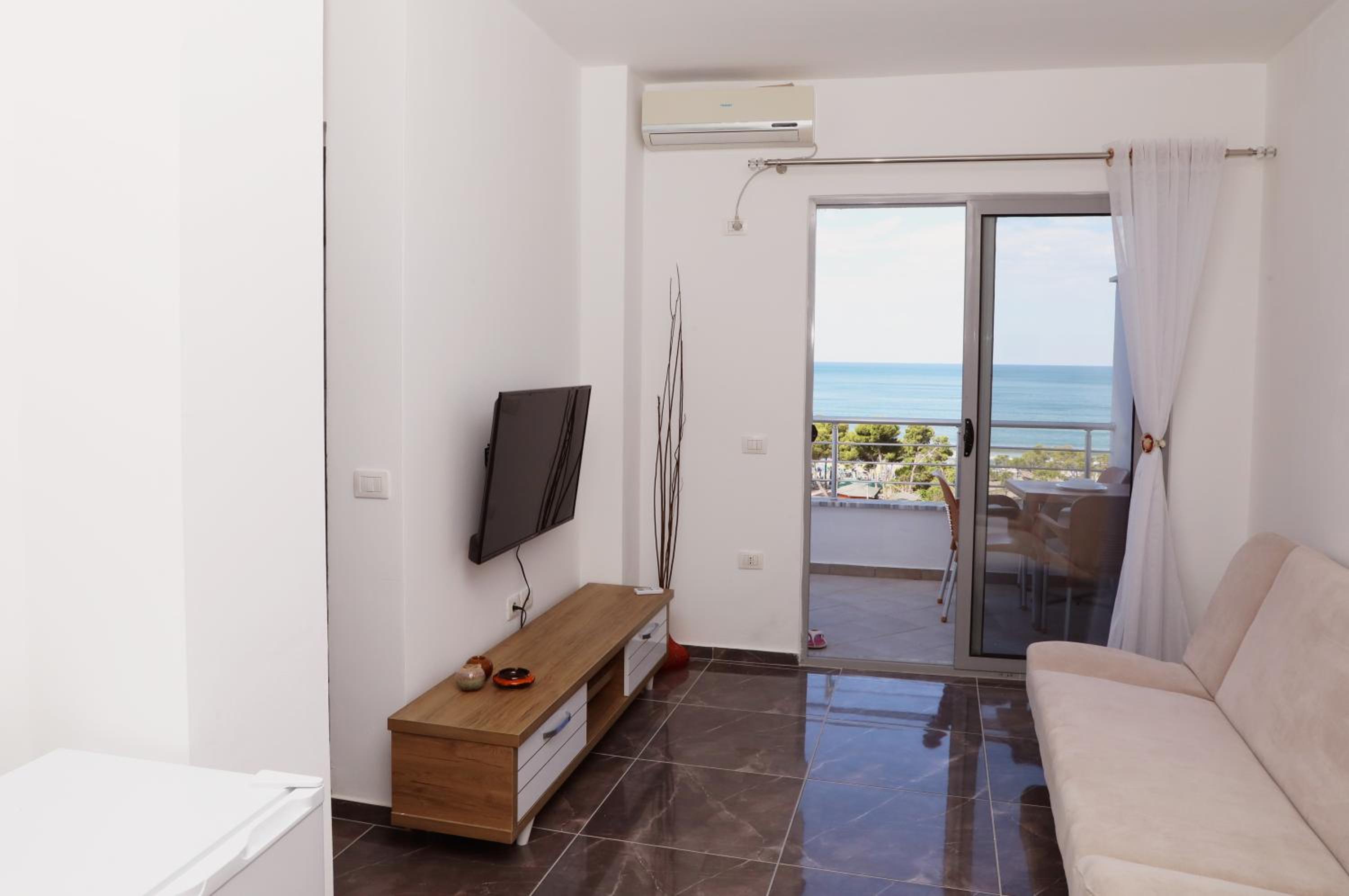 LUX3 Seaview & 43' TV Netflix