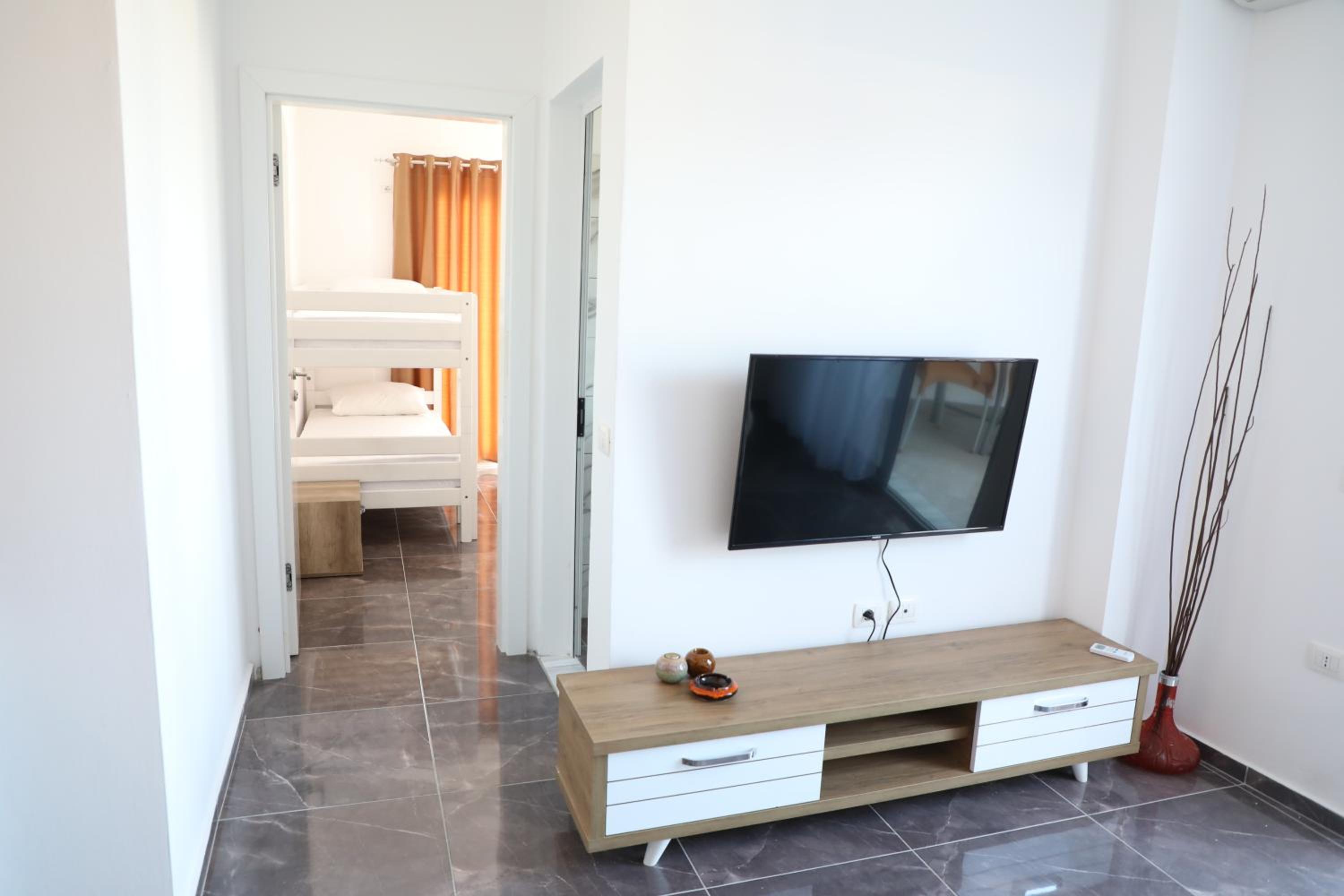 LUX3 Seaview & 43' TV Netflix