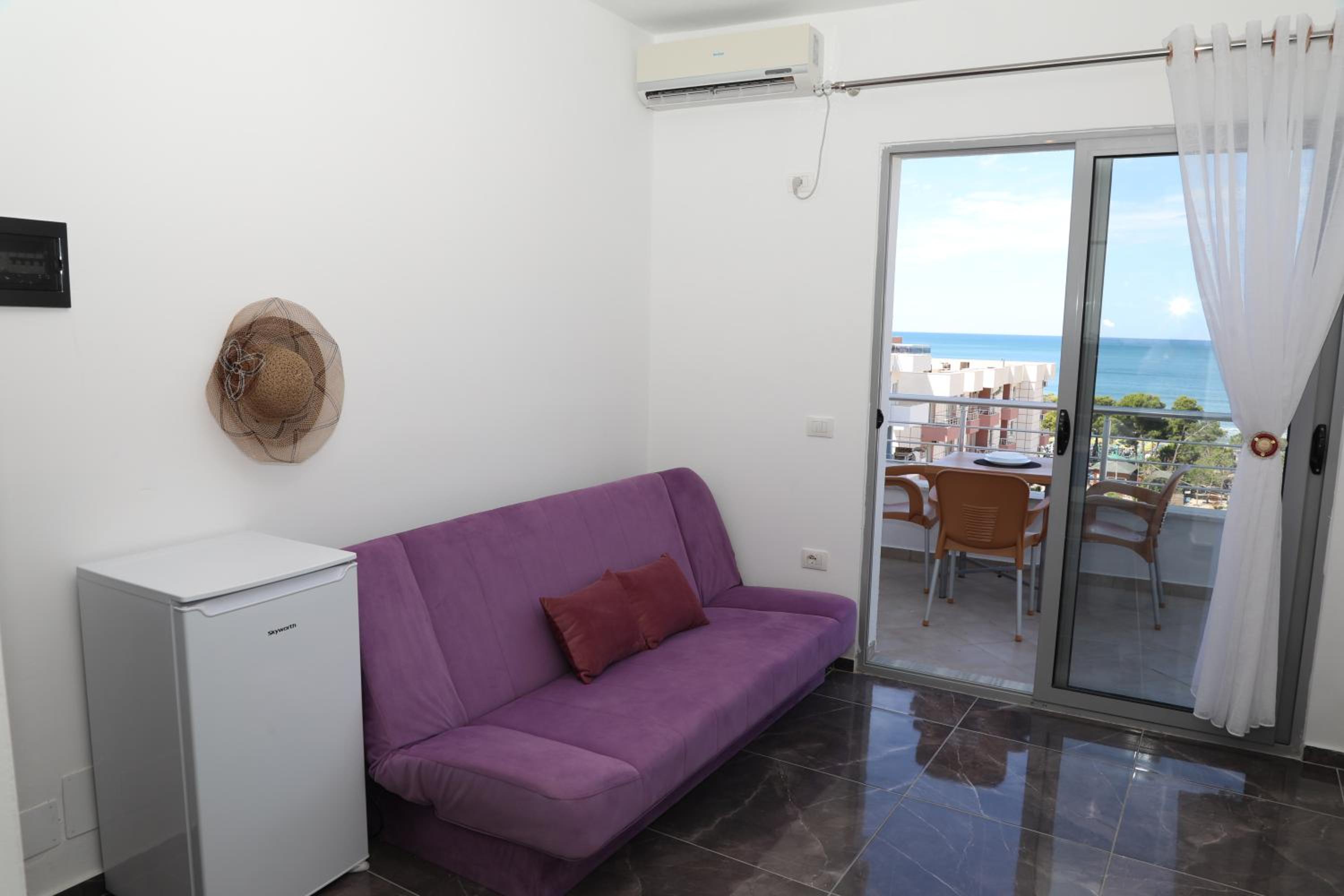 LUX4 Seaview & 43' TV Netflix