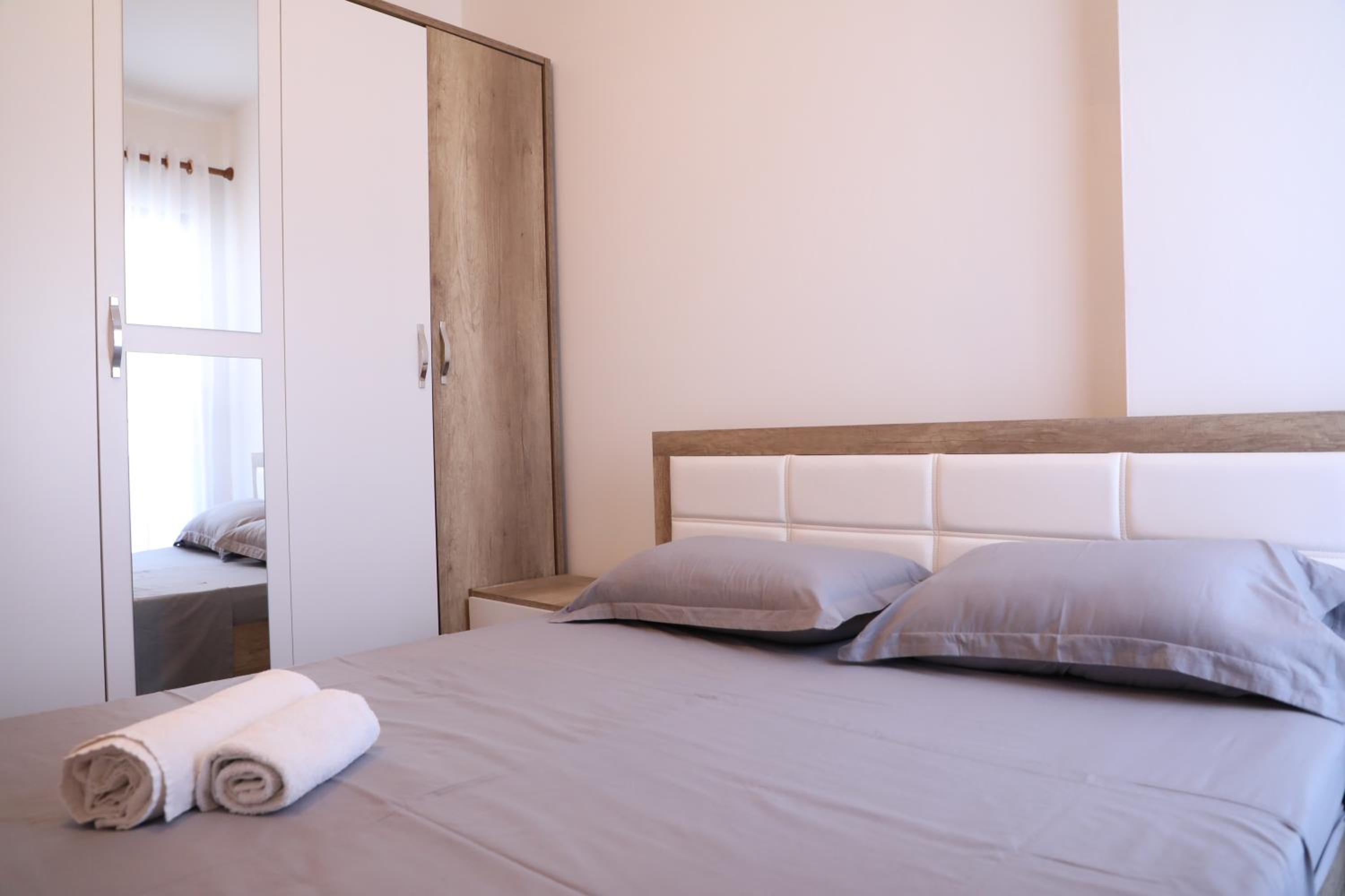 LUX4 Seaview & 43' TV Netflix