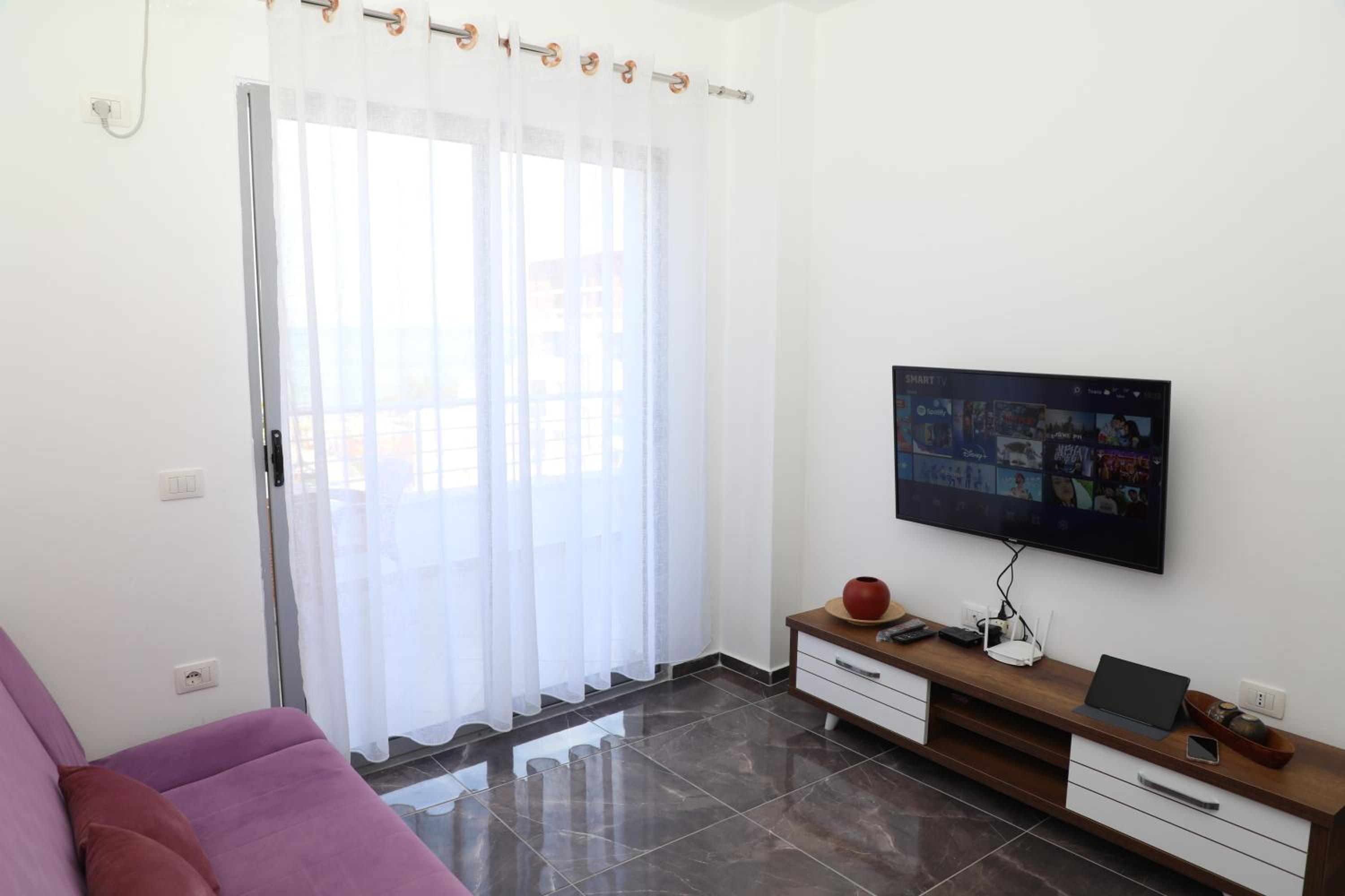 LUX4 Seaview & 43' TV Netflix