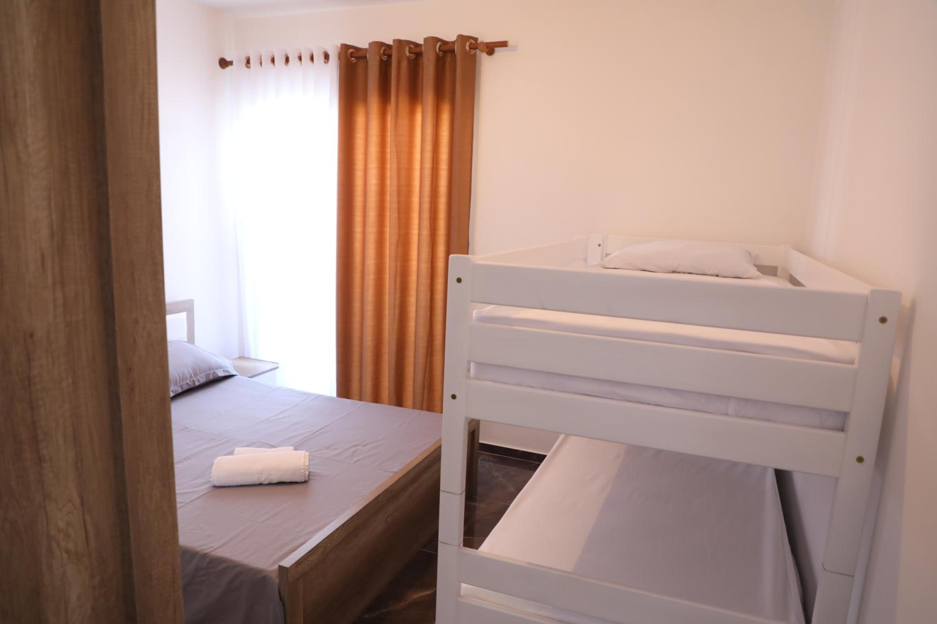 LUX4 Seaview & 43' TV Netflix