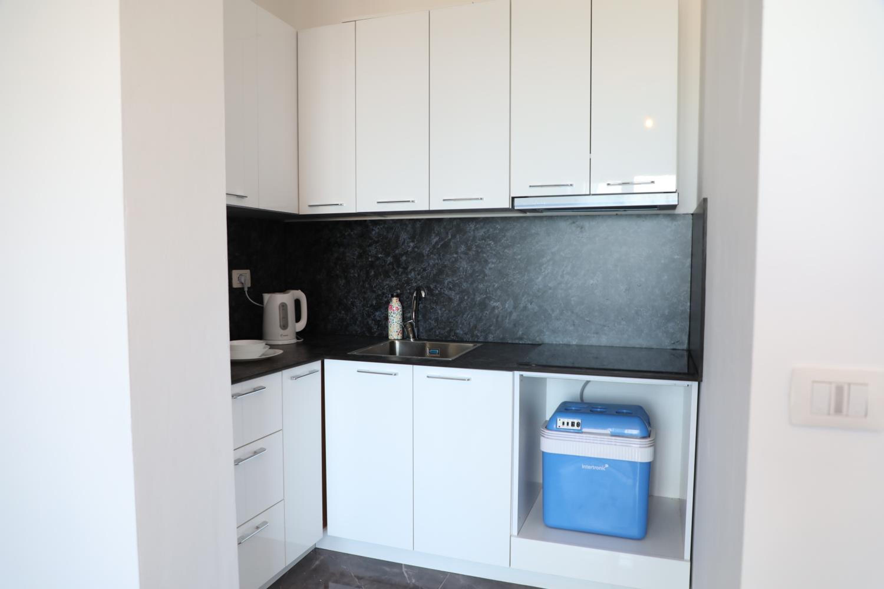 LUX4 Seaview & 43' TV Netflix