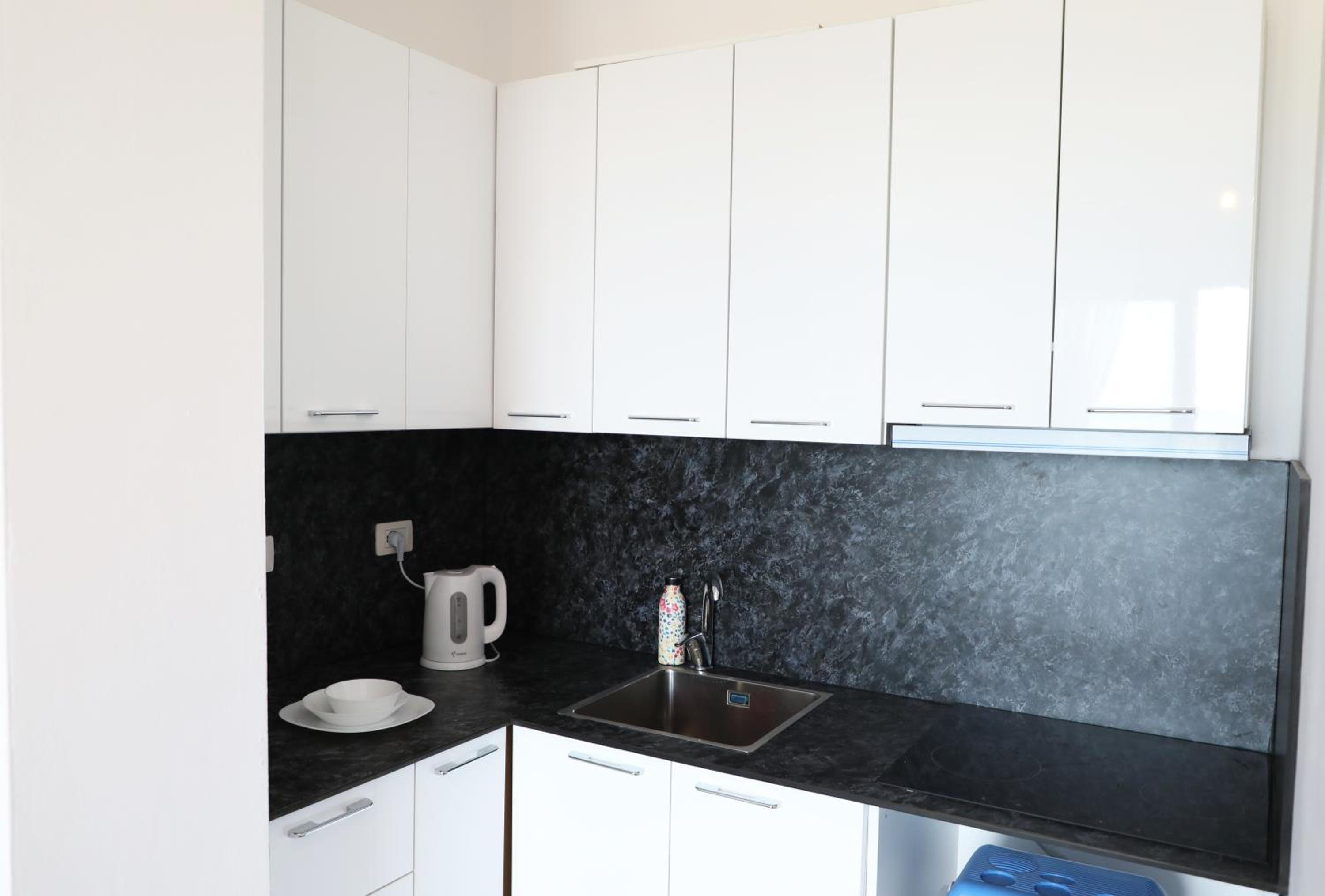 LUX4 Seaview & 43' TV Netflix