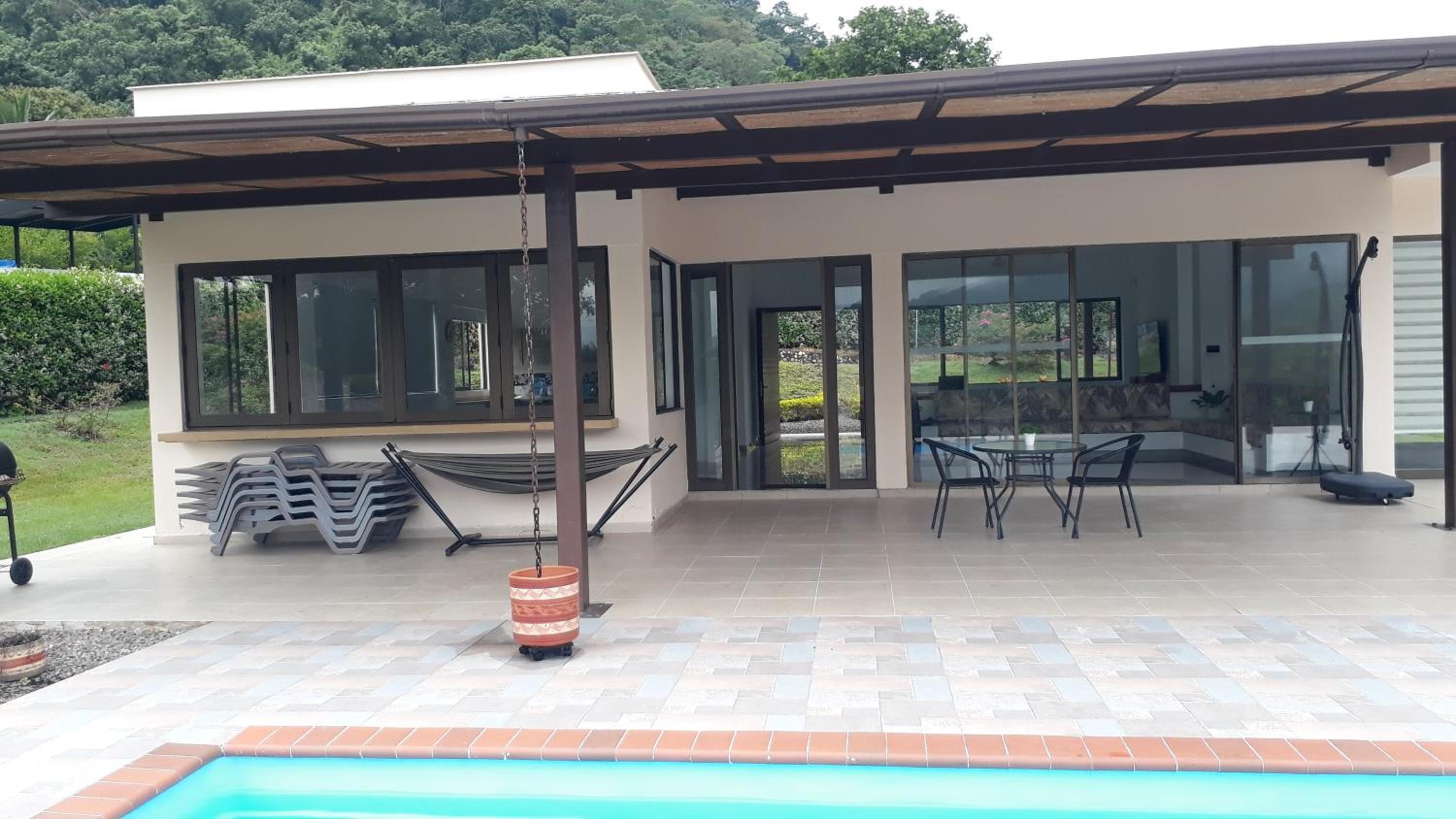 Casa campestre de lujo con piscina privada, terreno de 6mil mts, vigilancia 24horas,