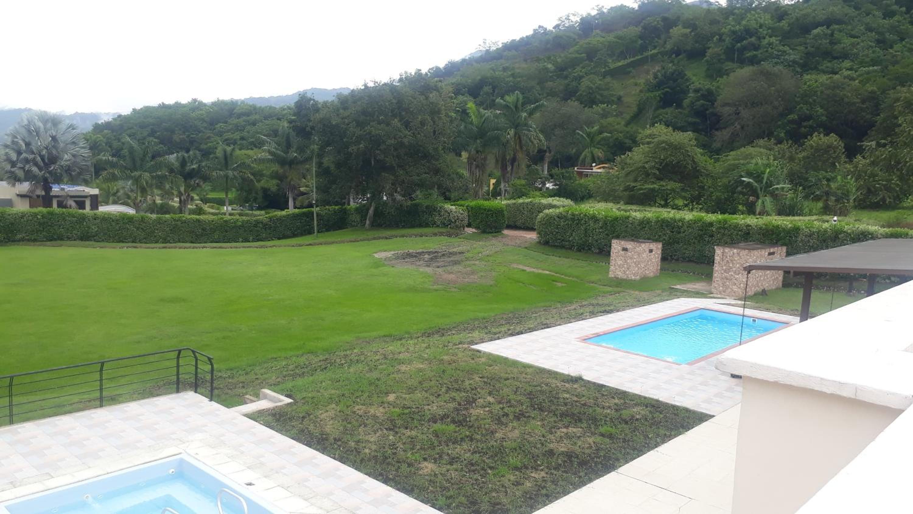 Casa campestre de lujo con piscina privada, terreno de 6mil mts, vigilancia 24horas,