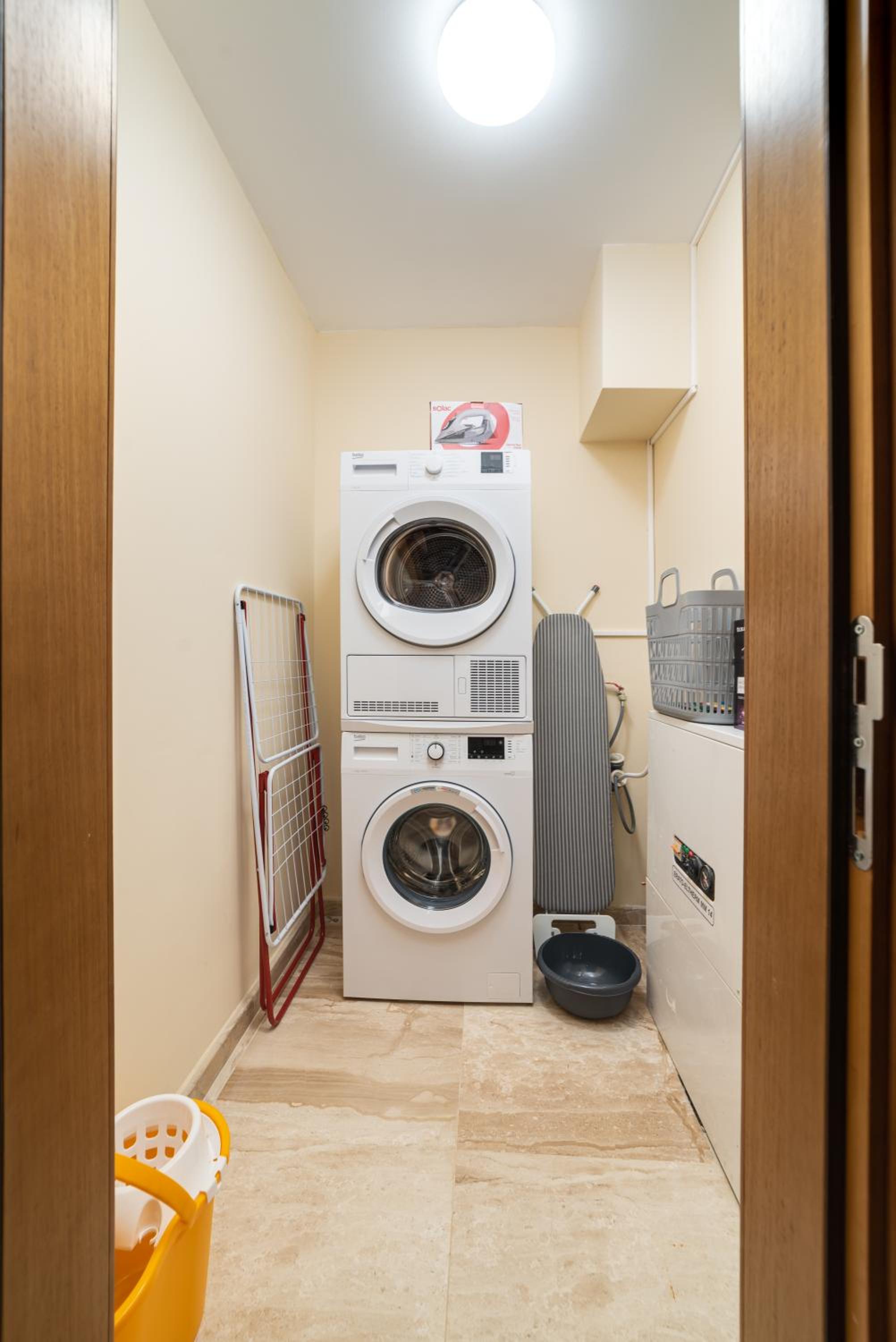 Deluxe and Central Garden Apartment