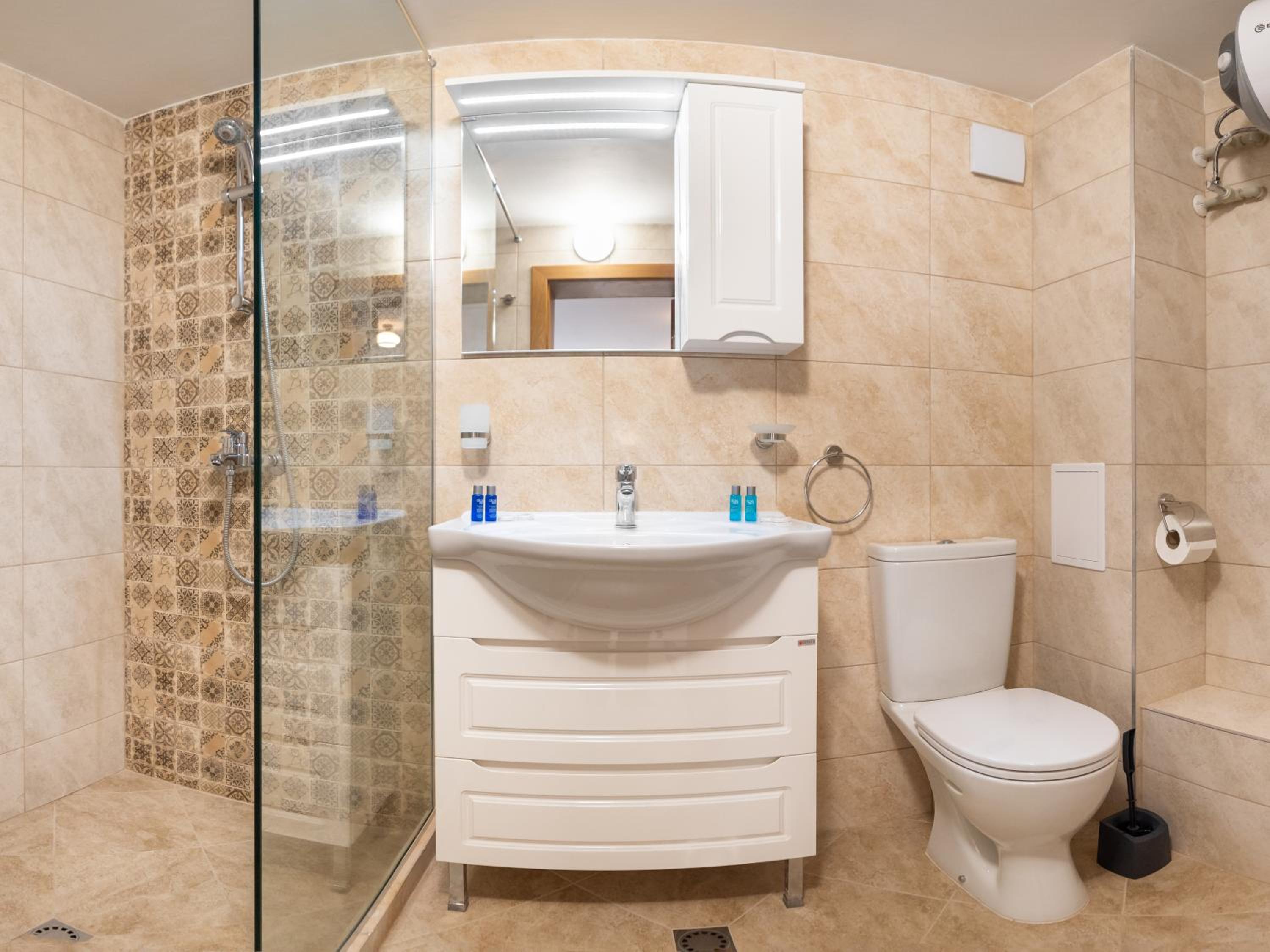 Deluxe and Central Garden Apartment
