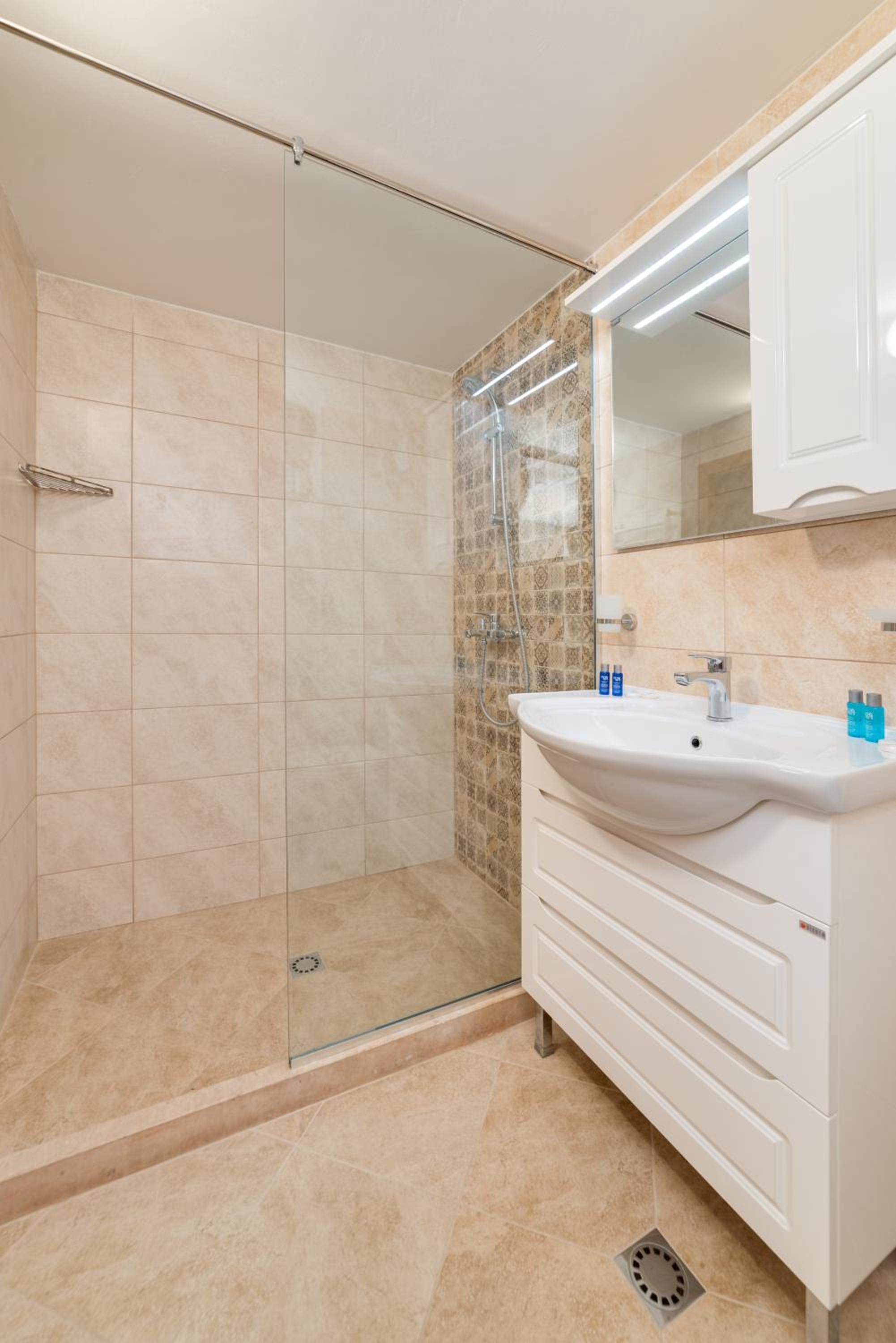 Deluxe and Central Garden Apartment