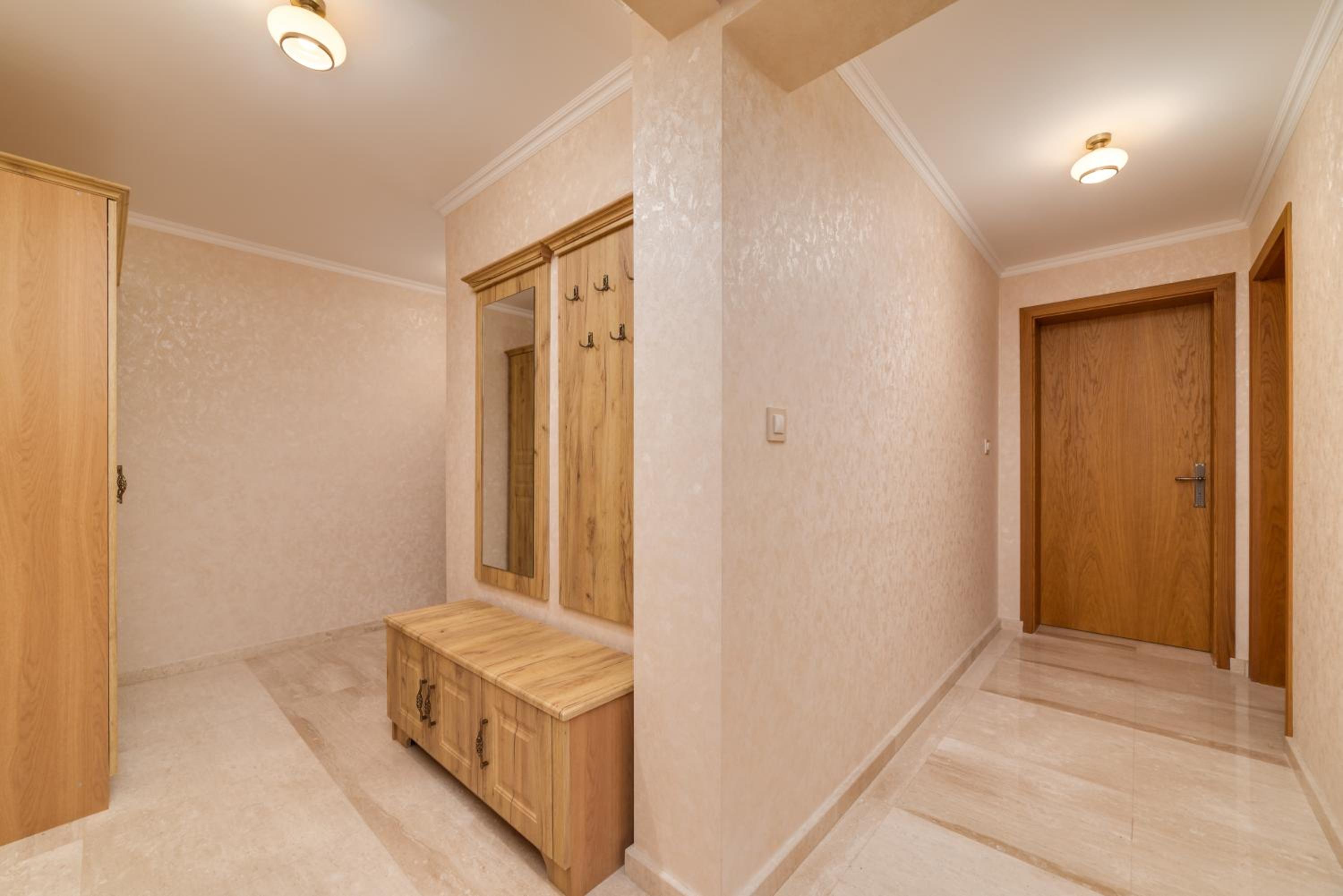 Deluxe and Central Garden Apartment