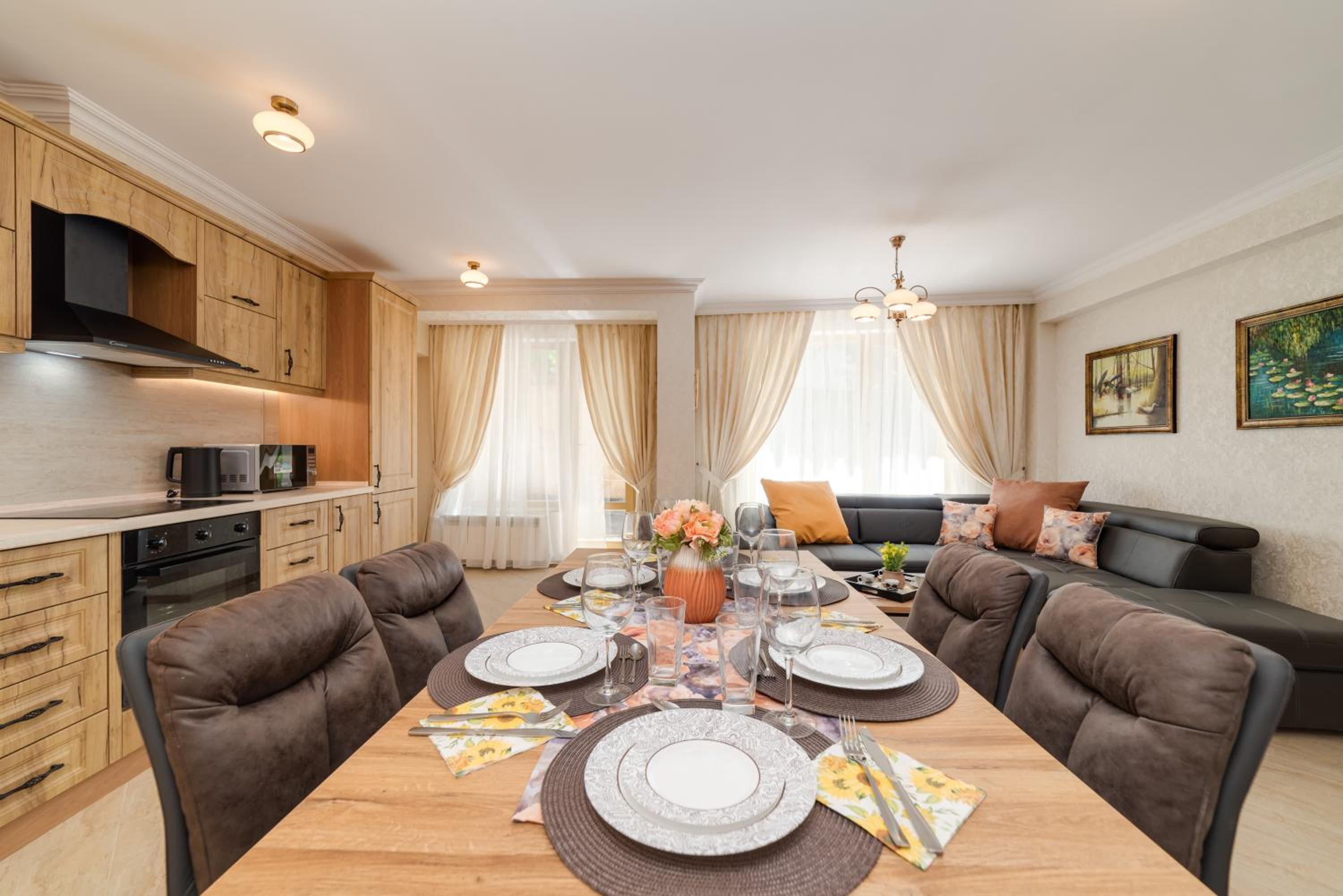 Deluxe and Central Garden Apartment
