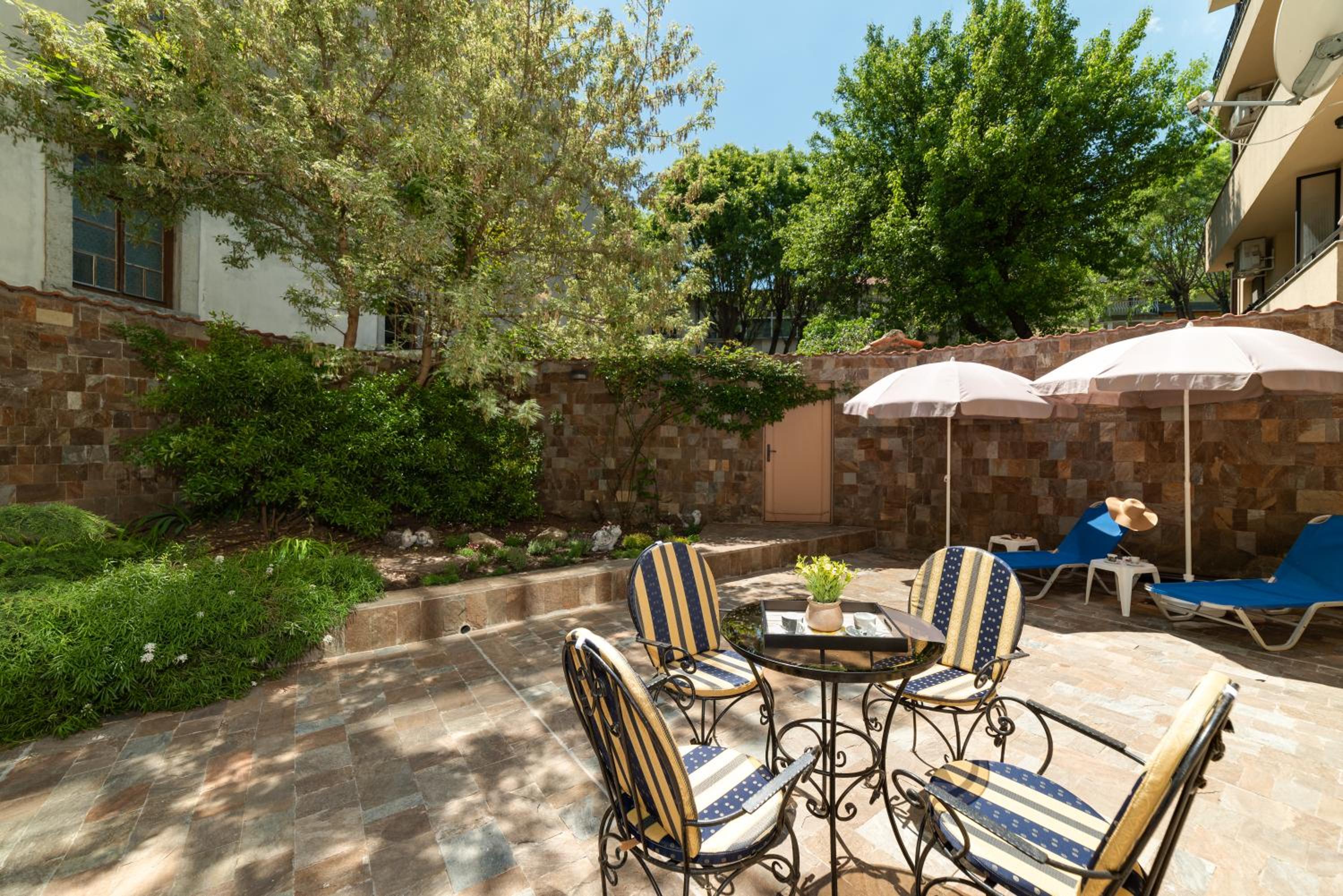 Deluxe and Central Garden Apartment