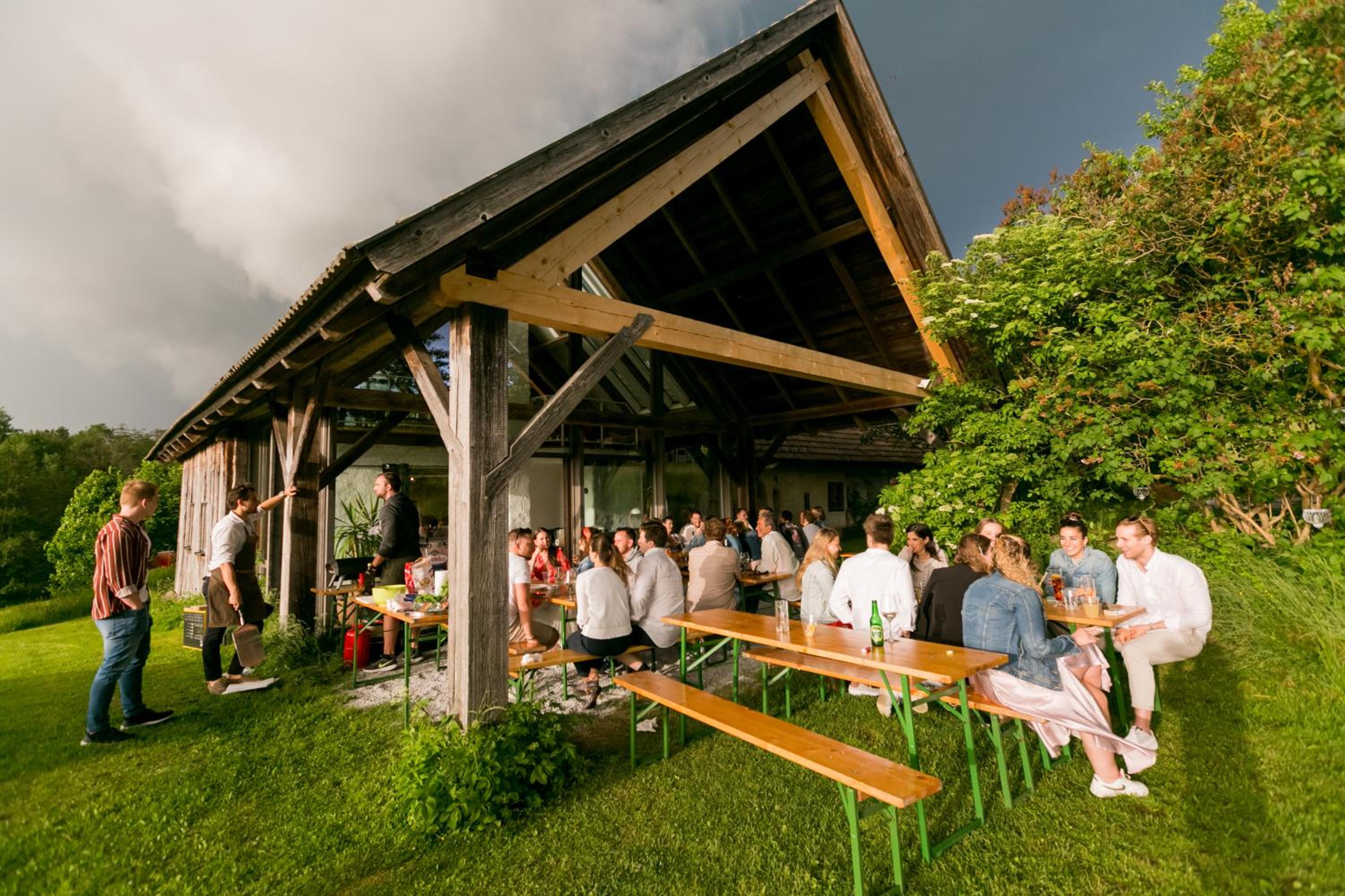WALD-LAND-HOF Schloss Rosenau