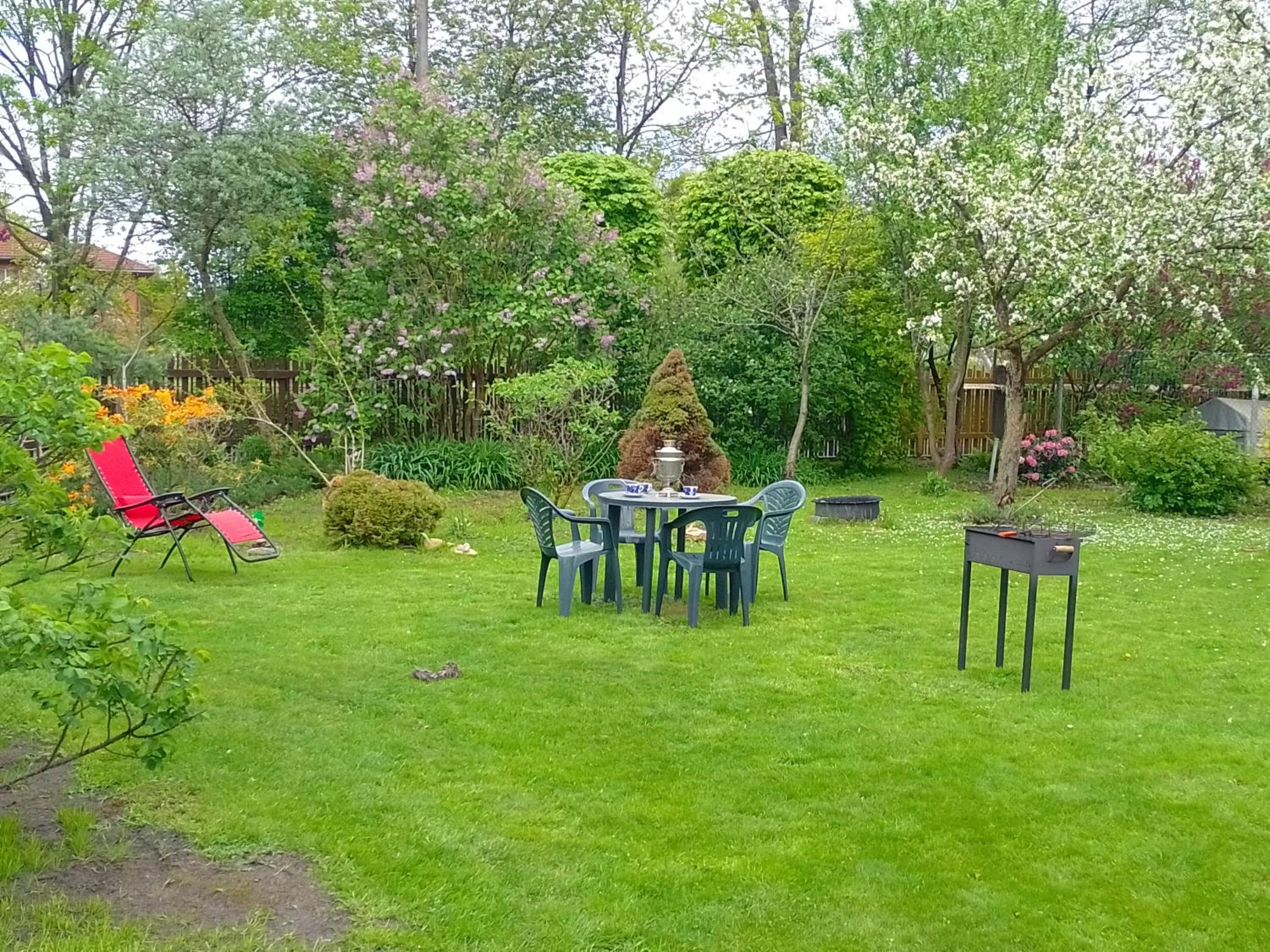 House, garden & sauna. Free parking. Train stop-200 m. Sea-1 km. view 4