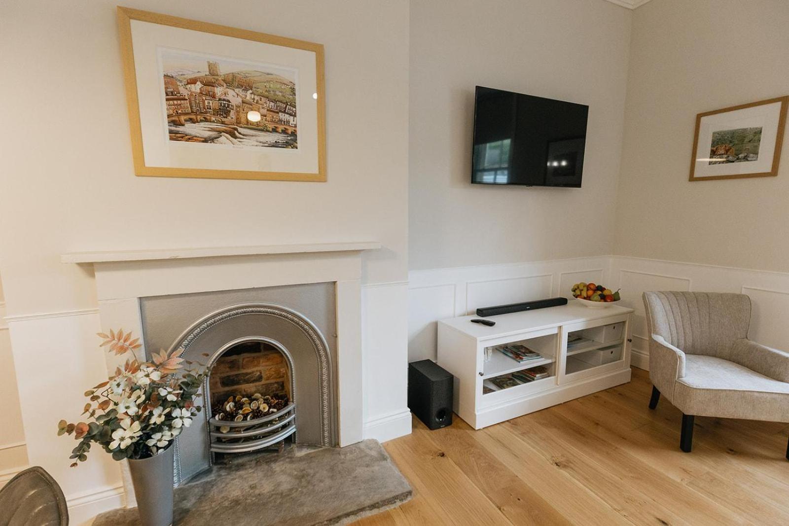 WENSLEYDALE, OLD SCHOOL ROOMS - Ground Floor Luxury Apartment in Richmond, North Yorkshire view 5