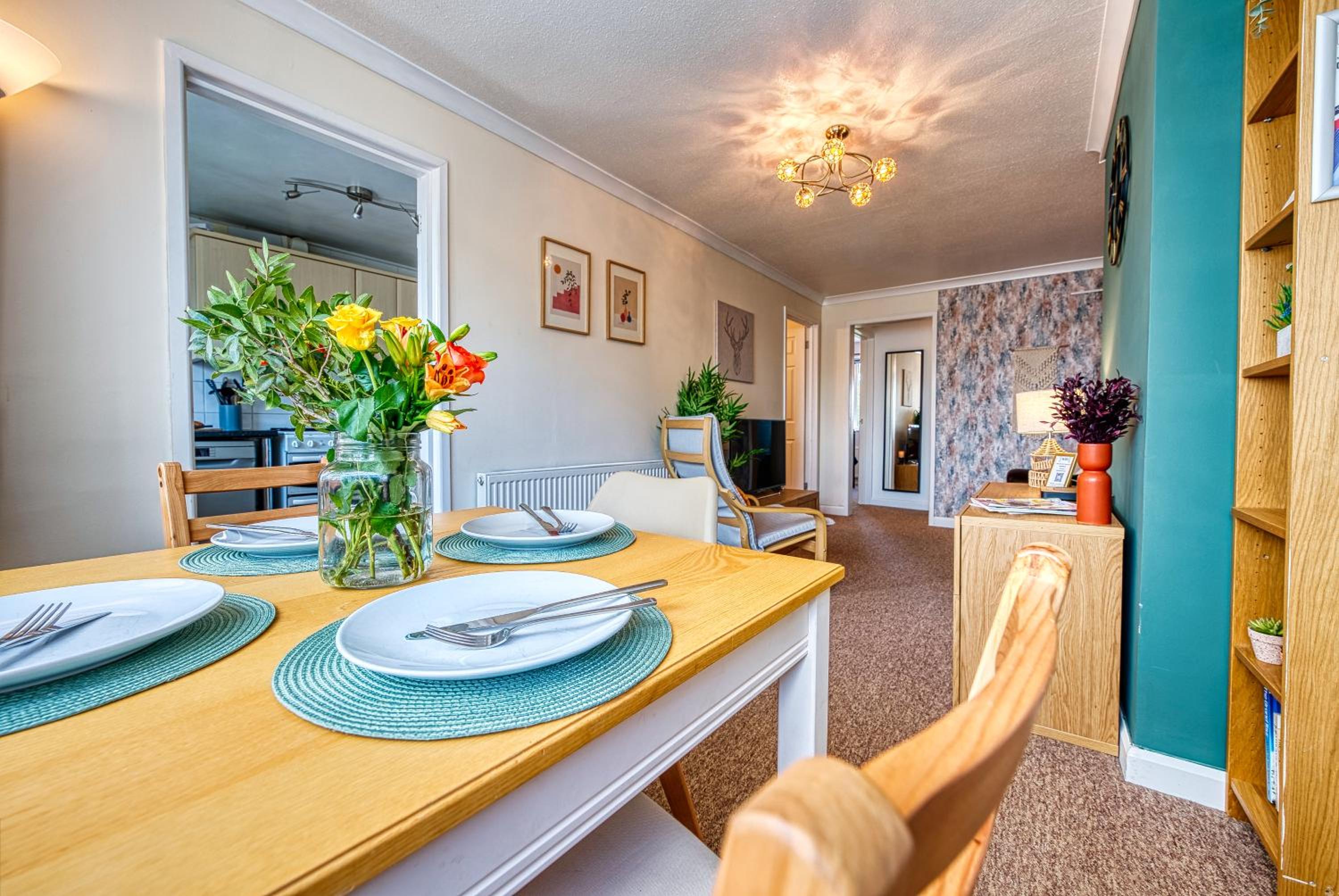 Inspire Homes Heather Apt 3 bedrooms Sleeps 6 Southam Centre Close to HS2 Coventry Rugby and M40