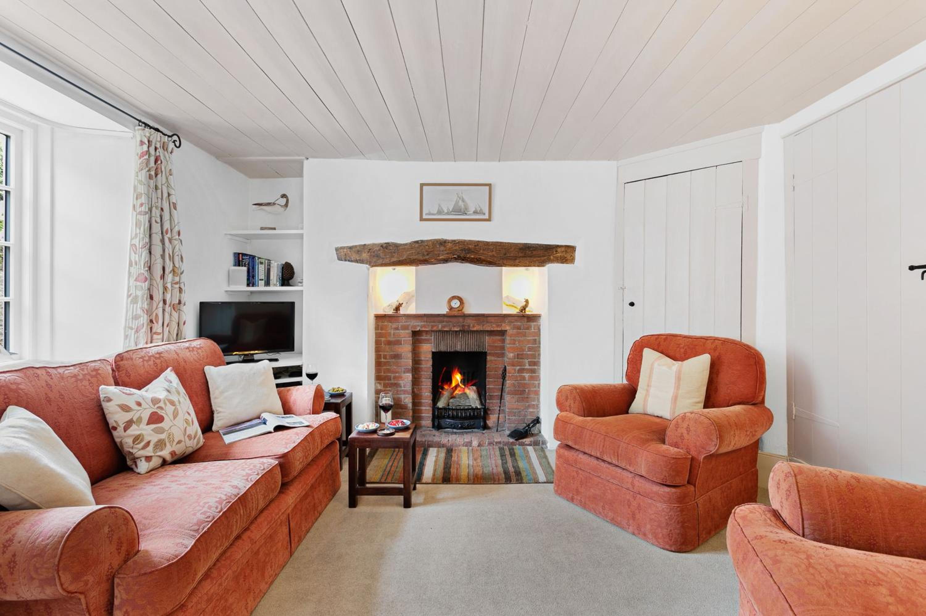 Curlew Cottage - Character Cottage with Superb River Views view 4