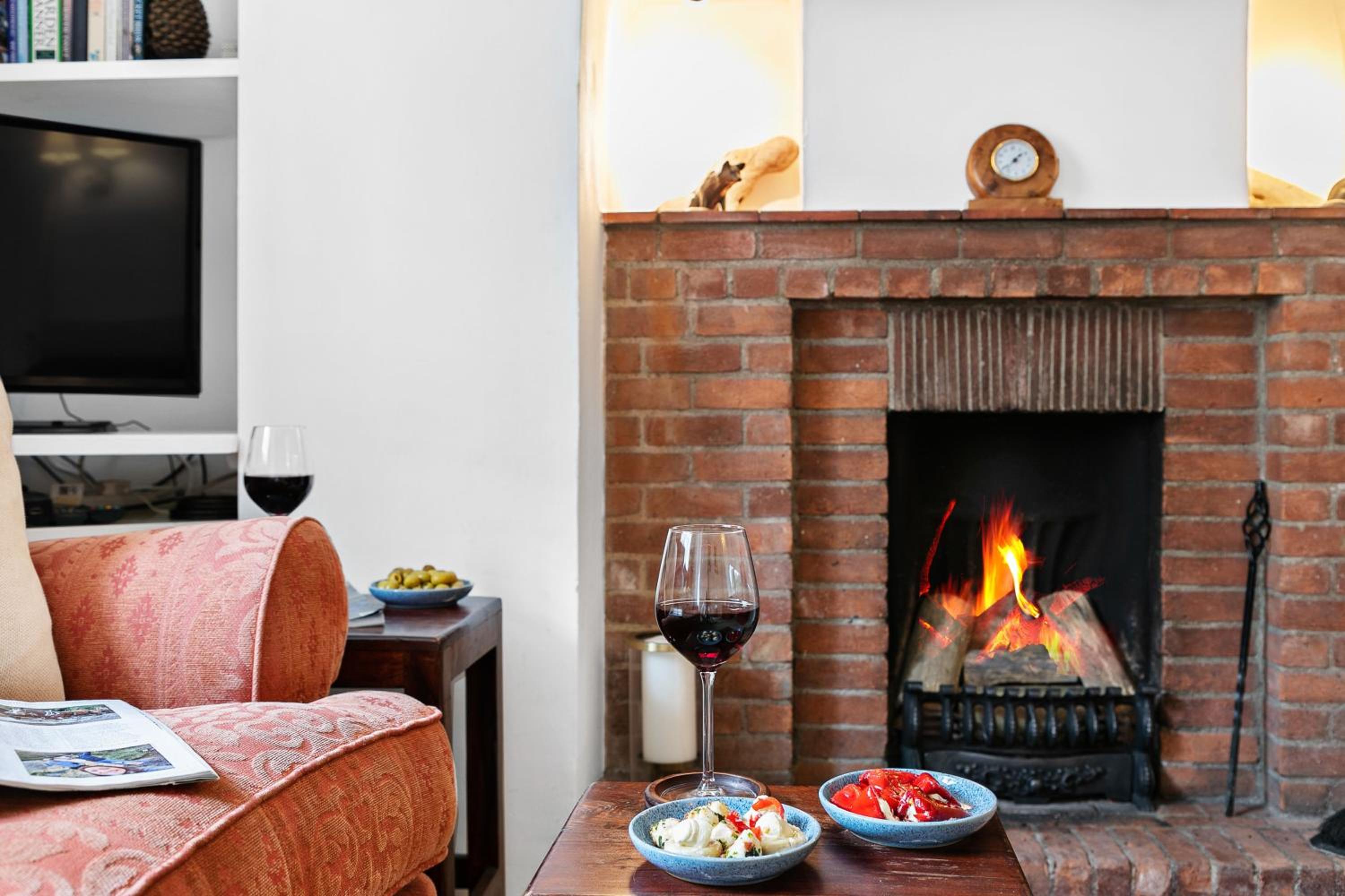 Curlew Cottage - Character Cottage with Superb River Views view 5