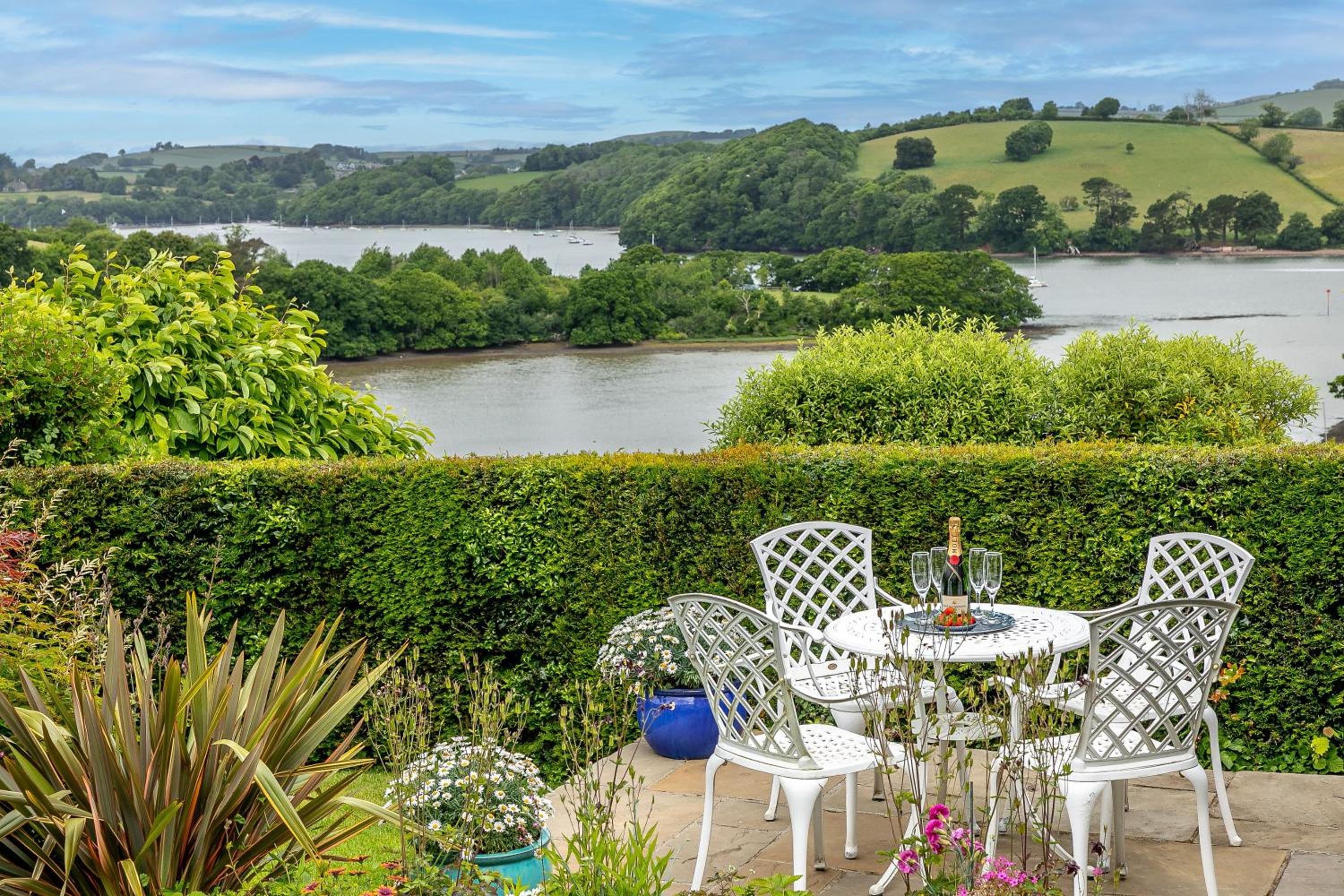 Curlew Cottage - Character Cottage with Superb River Views view 2
