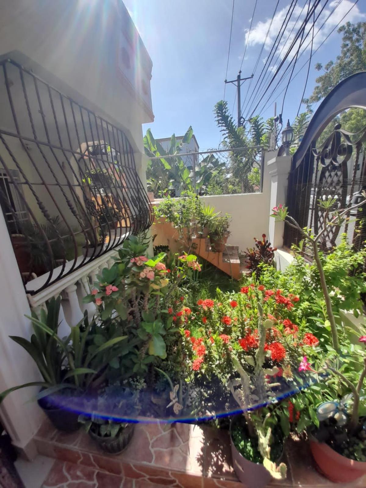 Hermosa casa urbanización Jardines del Norte view 3