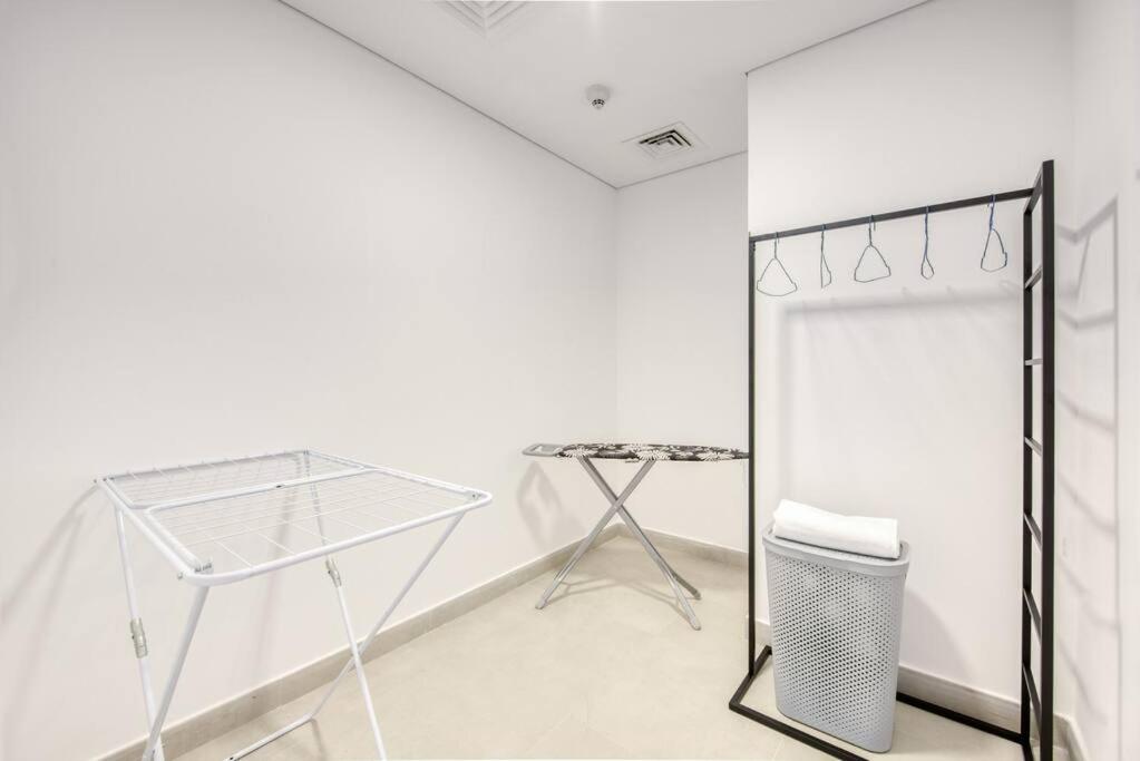 Large Marina 3 bed pool gym and beach club access