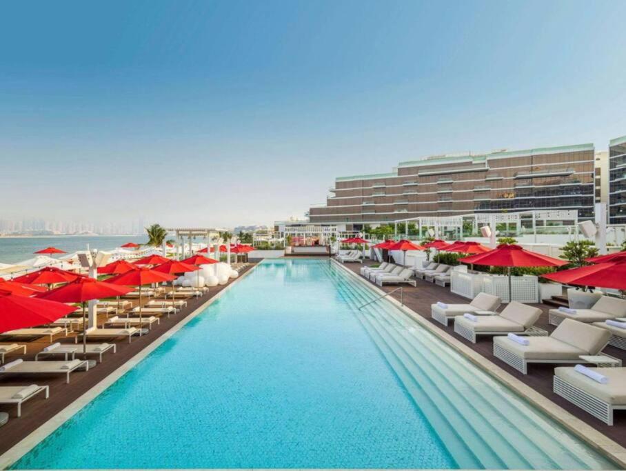 Large Marina 3 bed pool gym and beach club access