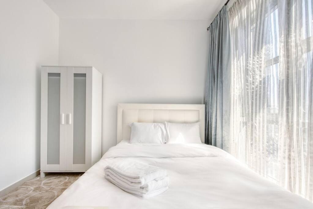 Downtown Dubai one bed with pool and gym