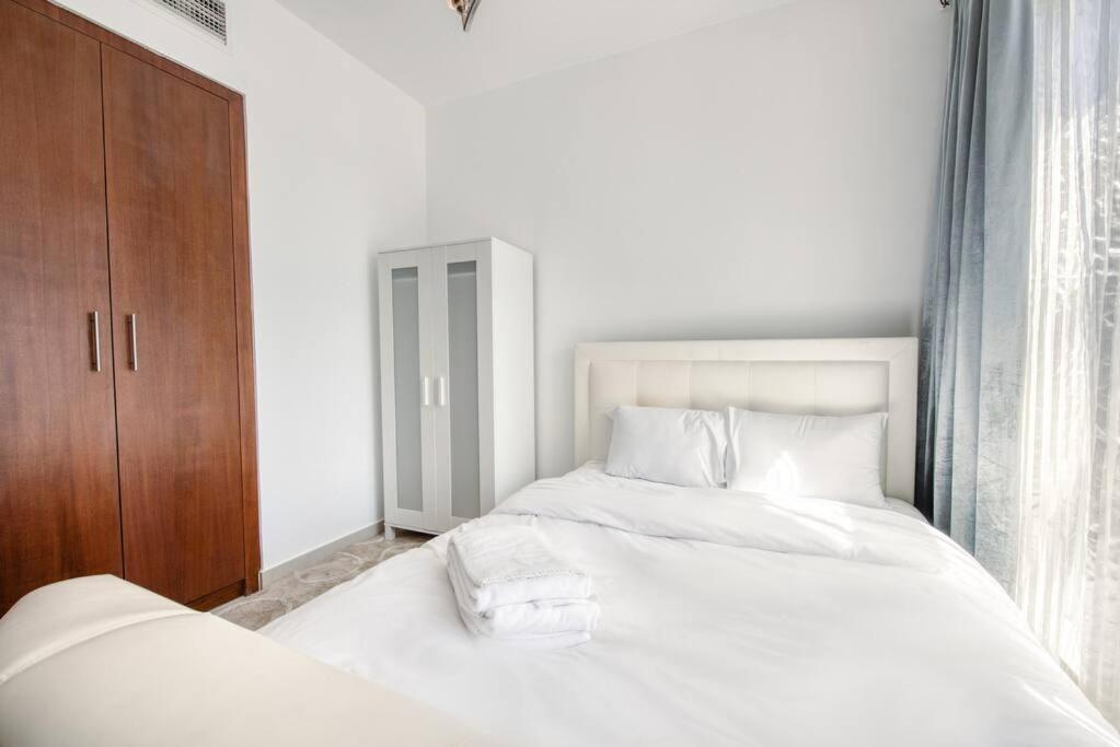 Downtown Dubai one bed with pool and gym