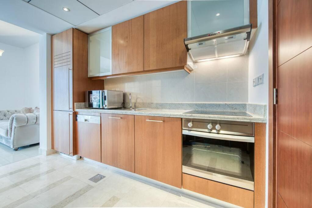 Downtown Dubai one bed with pool and gym