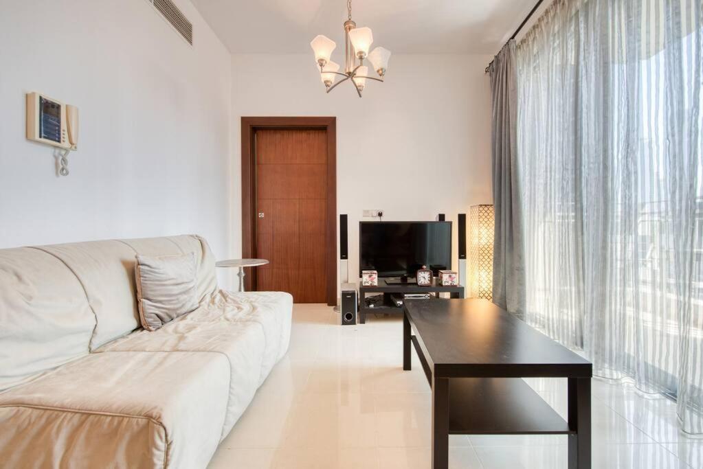 Downtown Dubai one bed with pool and gym