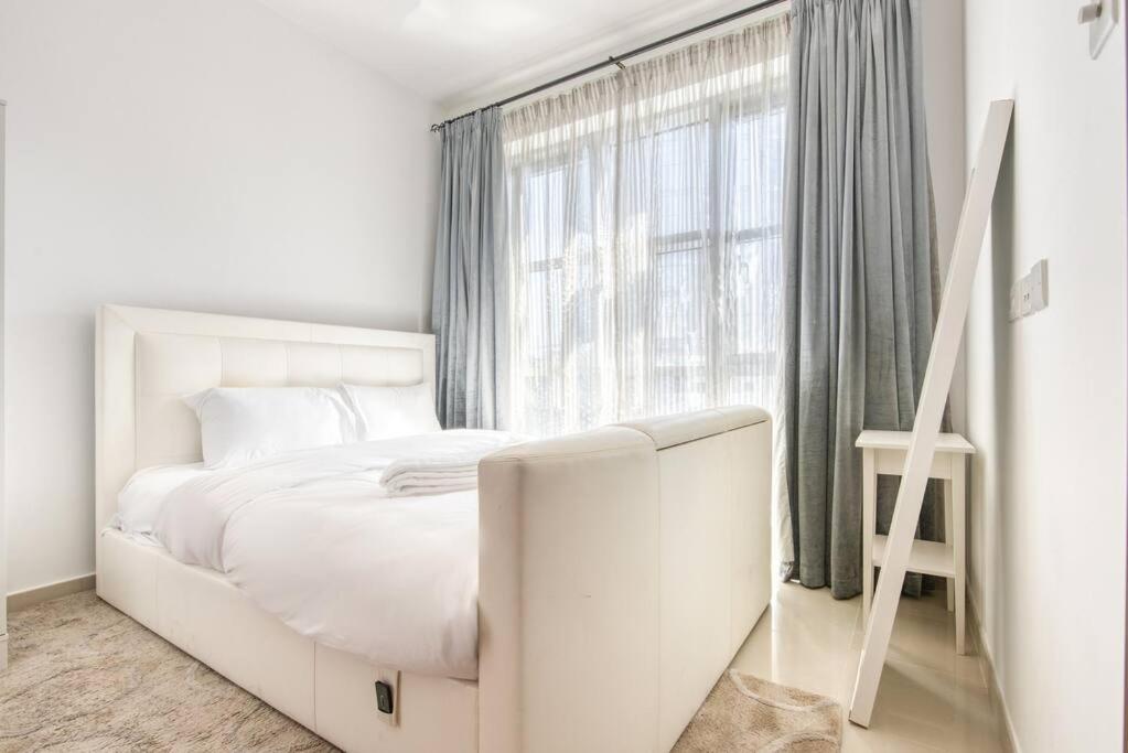 Downtown Dubai one bed with pool and gym