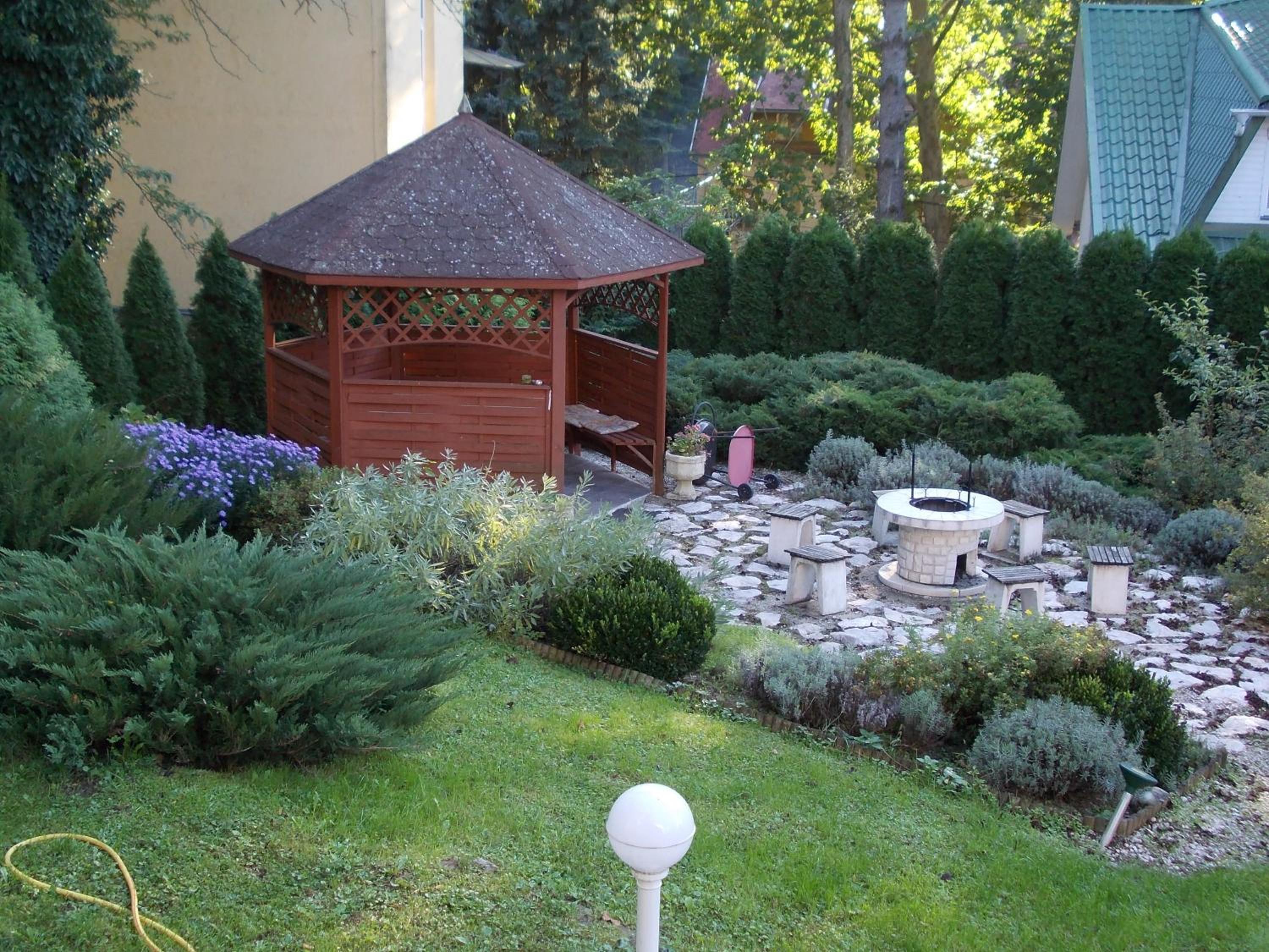 Photo 10